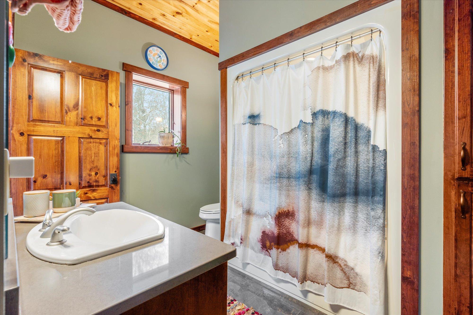2002 single family home for sale at 10422 Ossawinnamakee Road in Pequot Lakes, MN — 3 bed, 5 bath (photo 39 of 66)