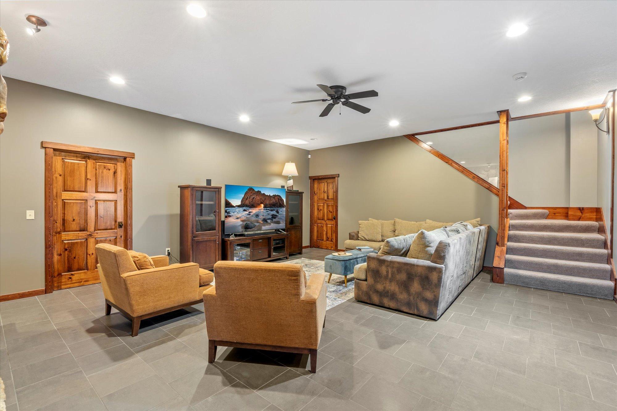 2002 single family home for sale at 10422 Ossawinnamakee Road in Pequot Lakes, MN — 3 bed, 5 bath (photo 42 of 66)