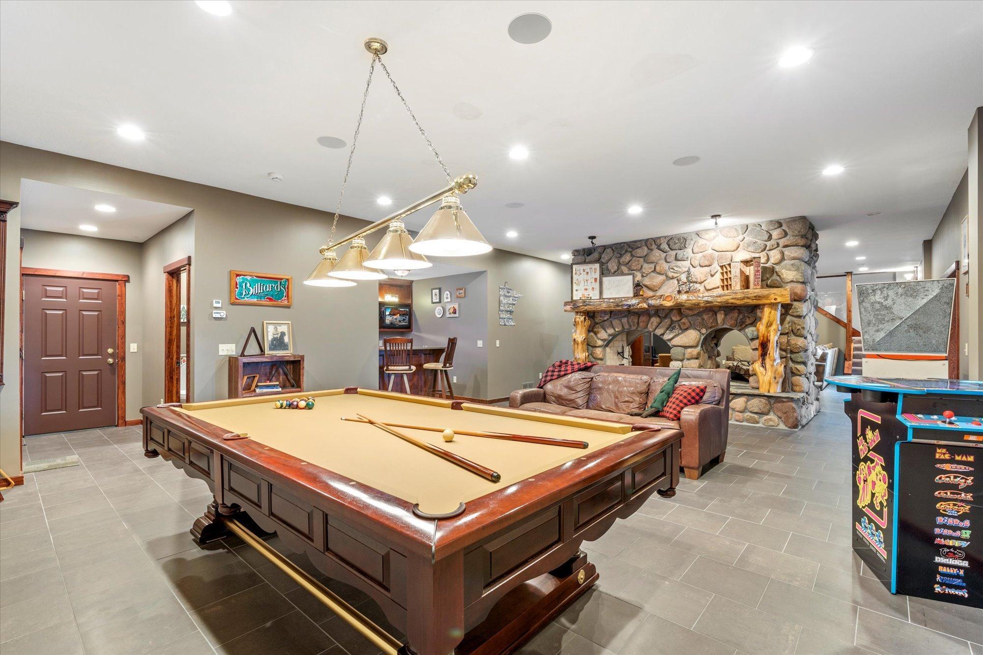 2002 single family home for sale at 10422 Ossawinnamakee Road in Pequot Lakes, MN — 3 bed, 5 bath (photo 45 of 66)