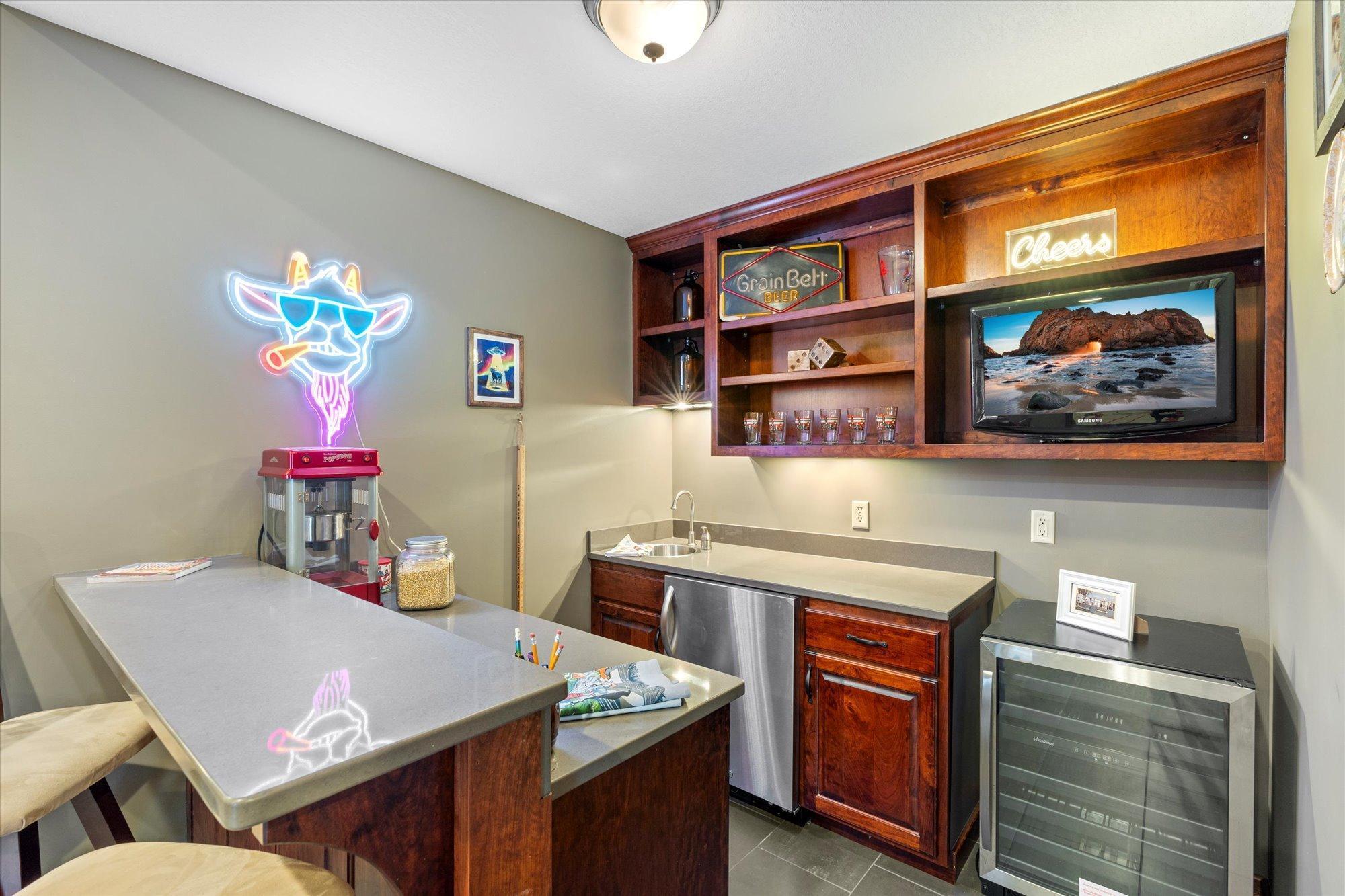 2002 single family home for sale at 10422 Ossawinnamakee Road in Pequot Lakes, MN — 3 bed, 5 bath (photo 46 of 66)