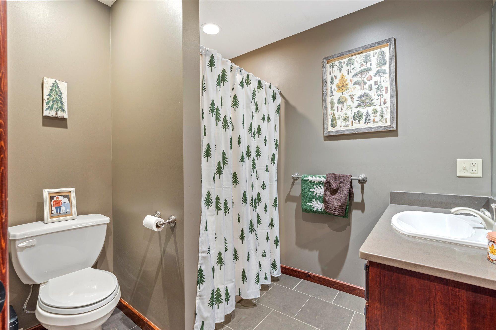 2002 single family home for sale at 10422 Ossawinnamakee Road in Pequot Lakes, MN — 3 bed, 5 bath (photo 47 of 66)