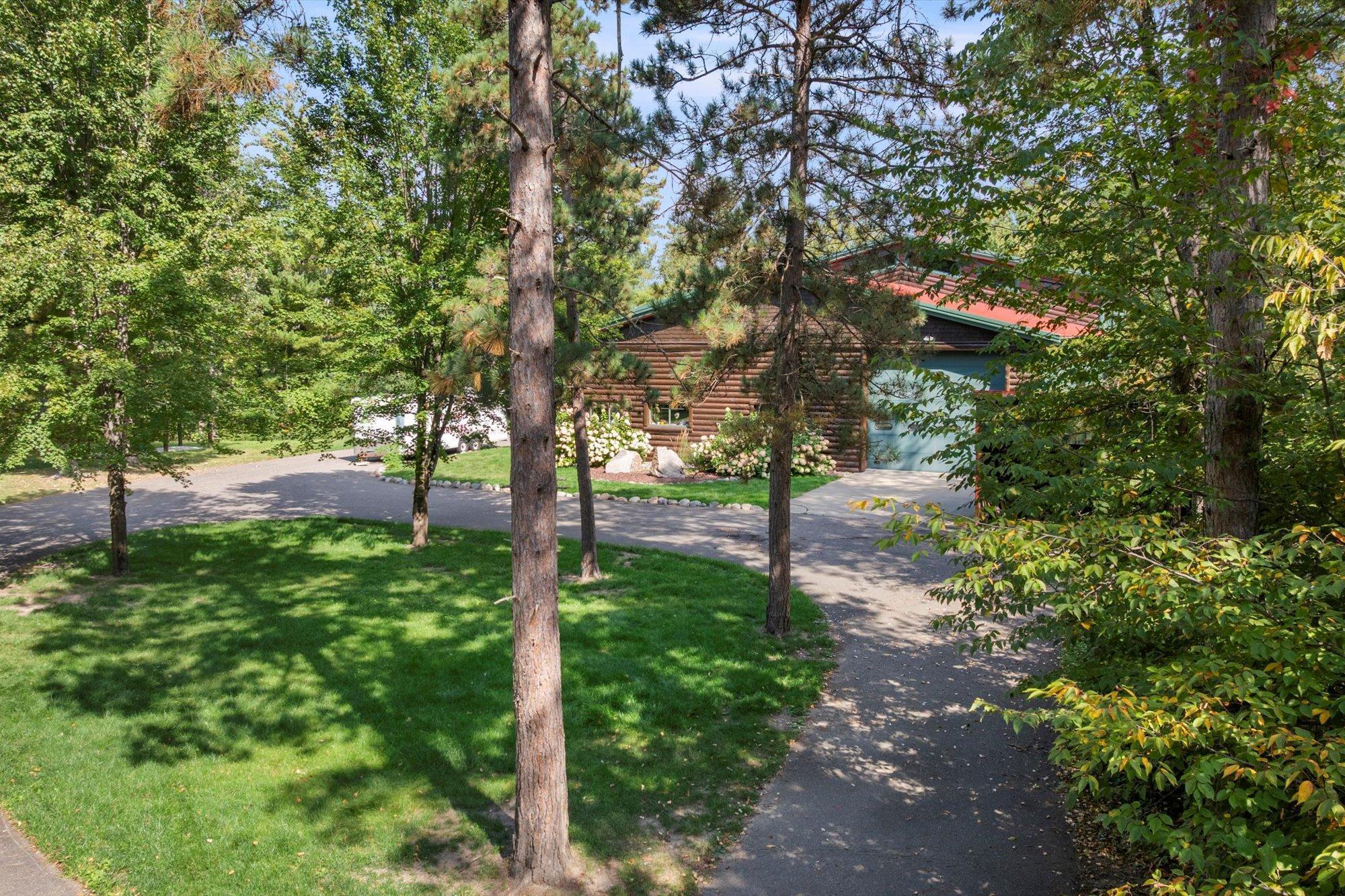 2002 single family home for sale at 10422 Ossawinnamakee Road in Pequot Lakes, MN — 3 bed, 5 bath (photo 57 of 66)