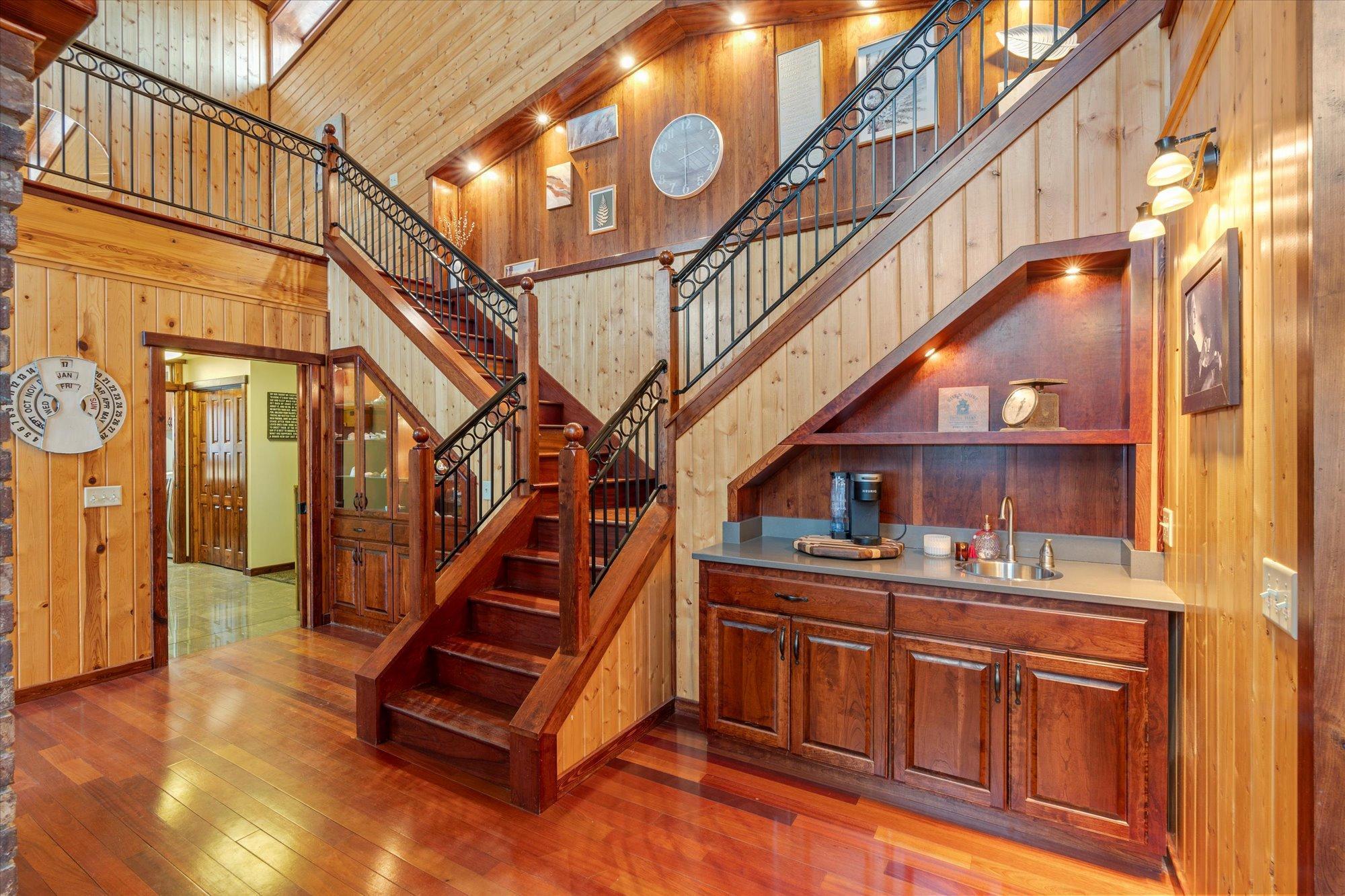 2002 single family home for sale at 10422 Ossawinnamakee Road in Pequot Lakes, MN — 3 bed, 5 bath (photo 7 of 66)