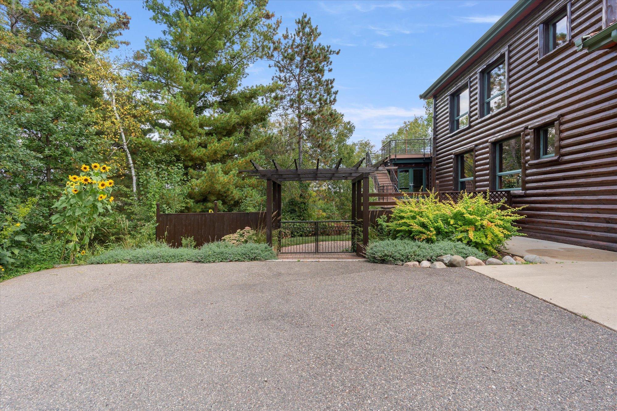 2002 single family home for sale at 10422 Ossawinnamakee Road in Pequot Lakes, MN — 3 bed, 5 bath (photo 64 of 66)