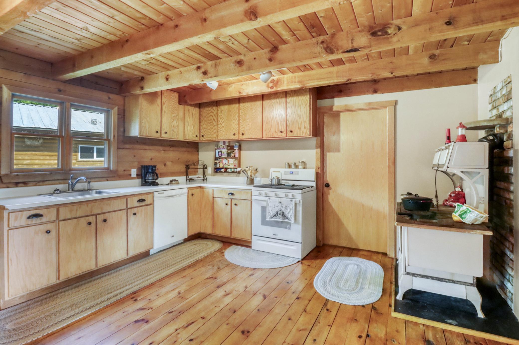 1994 single family home for sale at 46696 Otter Shores Road in Vergas, MN — 3 bed, 3 bath (photo 18 of 47)