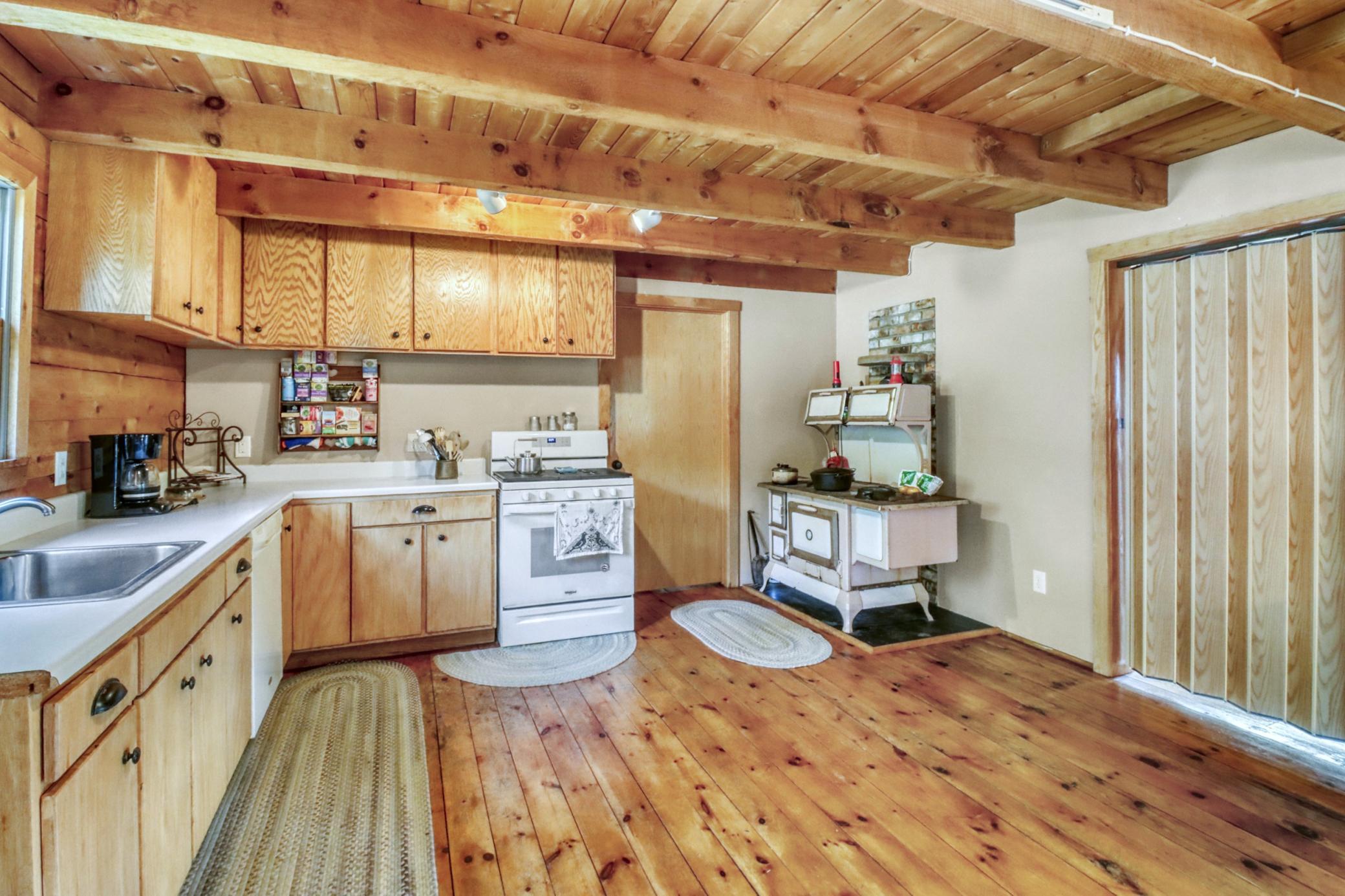 1994 single family home for sale at 46696 Otter Shores Road in Vergas, MN — 3 bed, 3 bath (photo 19 of 47)