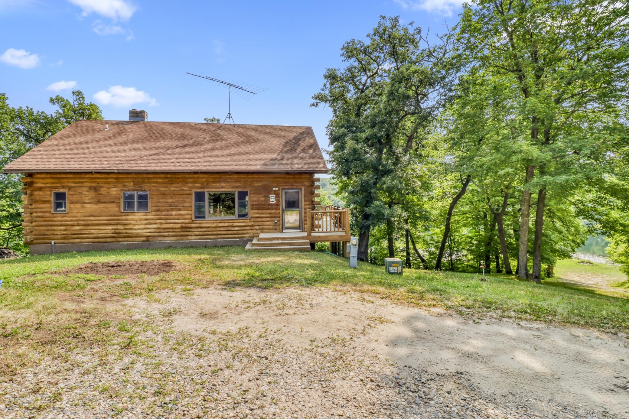 1994 single family home for sale at 46696 Otter Shores Road in Vergas, MN — 3 bed, 3 bath (photo 3 of 47)
