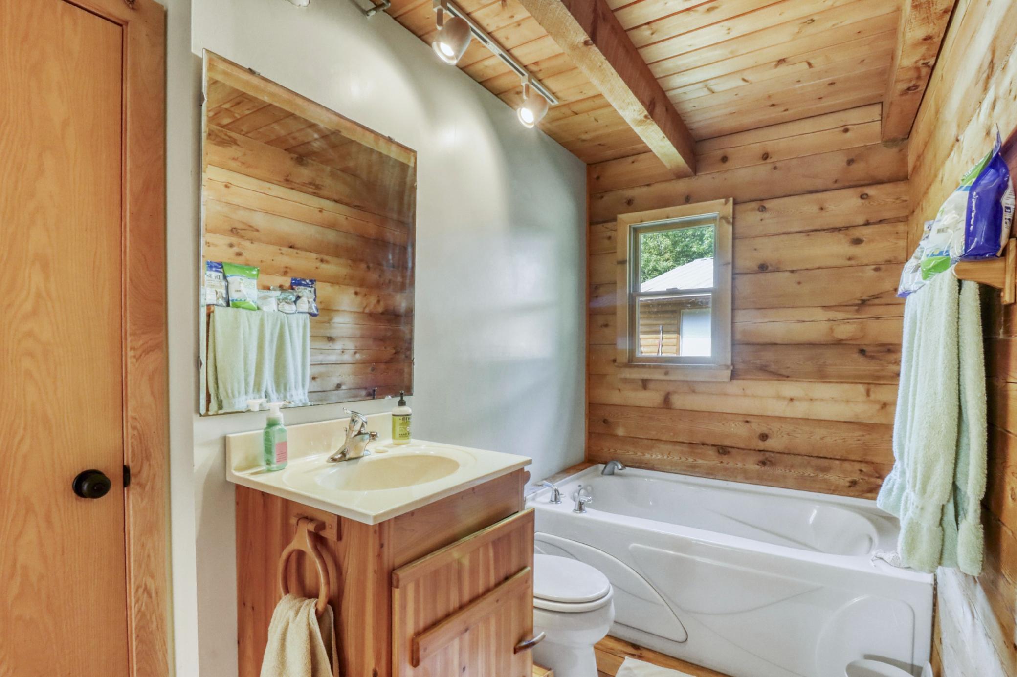 1994 single family home for sale at 46696 Otter Shores Road in Vergas, MN — 3 bed, 3 bath (photo 32 of 47)