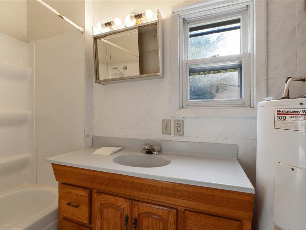 1888 single family home for sale at 924 6th Avenue NE in Brainerd, MN — 2 bed, 1 bath (photo 12 of 23)