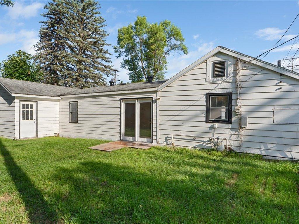 1888 single family home for sale at 924 6th Avenue NE in Brainerd, MN — 2 bed, 1 bath (photo 14 of 23)