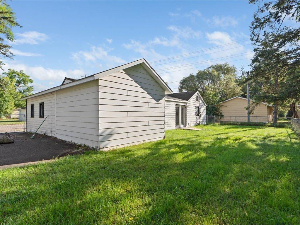 1888 single family home for sale at 924 6th Avenue NE in Brainerd, MN — 2 bed, 1 bath (photo 15 of 23)