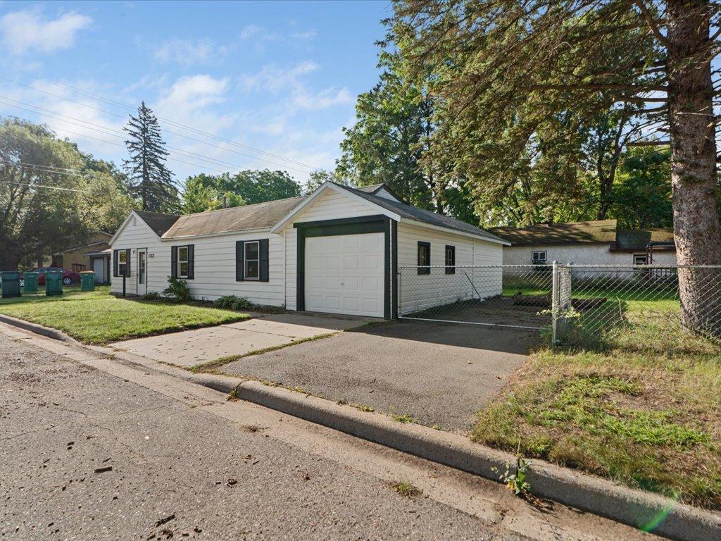 1888 single family home for sale at 924 6th Avenue NE in Brainerd, MN — 2 bed, 1 bath (photo 18 of 23)