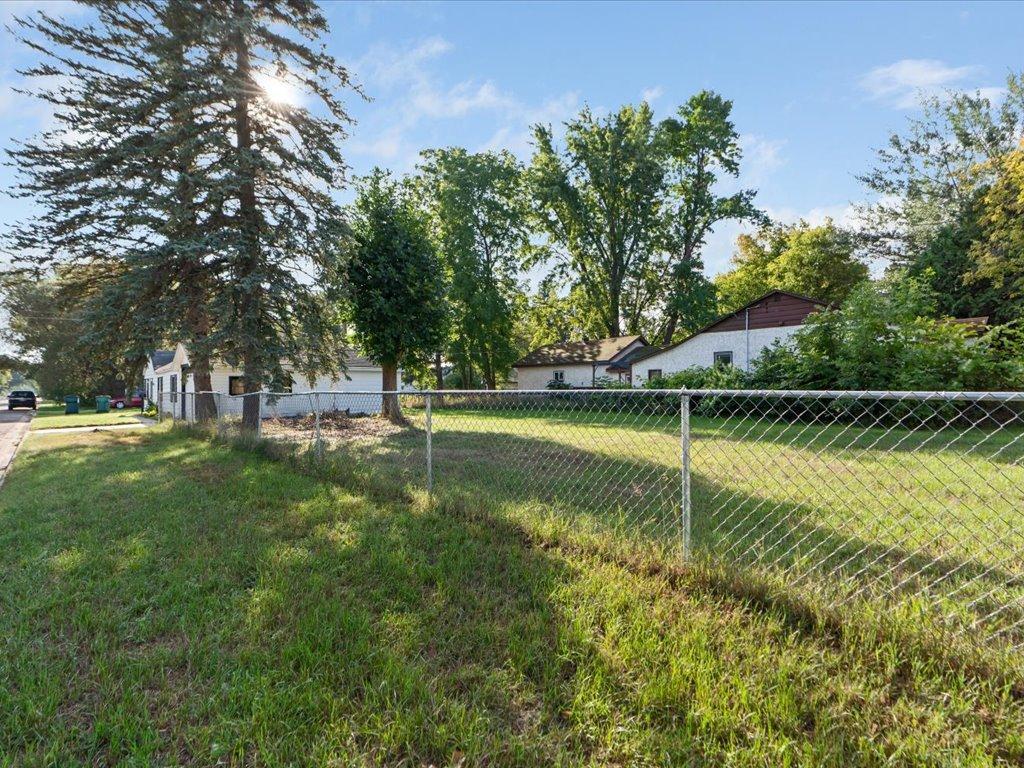 1888 single family home for sale at 924 6th Avenue NE in Brainerd, MN — 2 bed, 1 bath (photo 19 of 23)