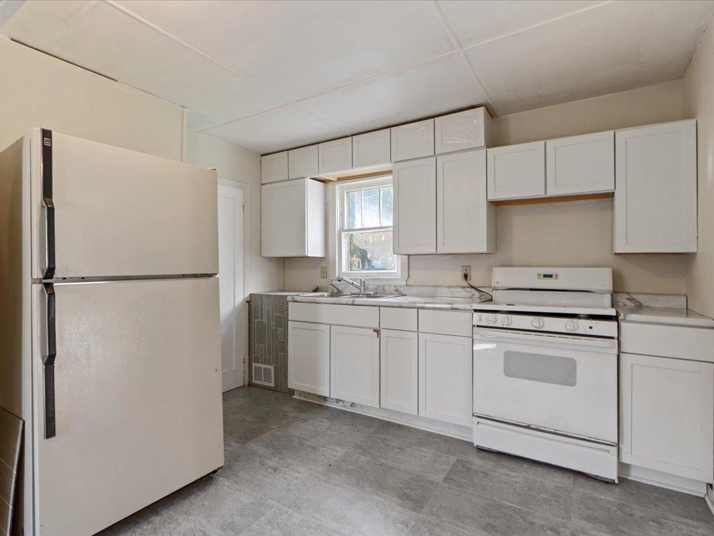 1888 single family home for sale at 924 6th Avenue NE in Brainerd, MN — 2 bed, 1 bath (photo 4 of 23)