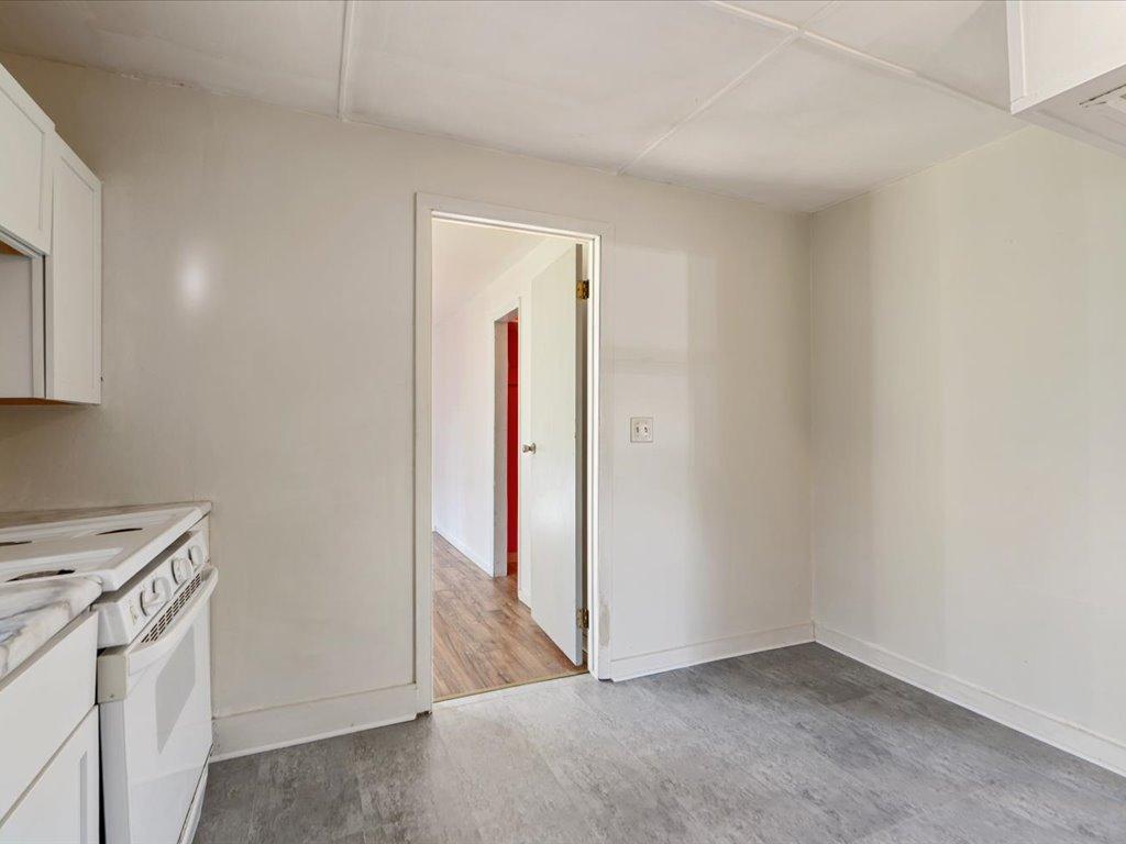 1888 single family home for sale at 924 6th Avenue NE in Brainerd, MN — 2 bed, 1 bath (photo 5 of 23)