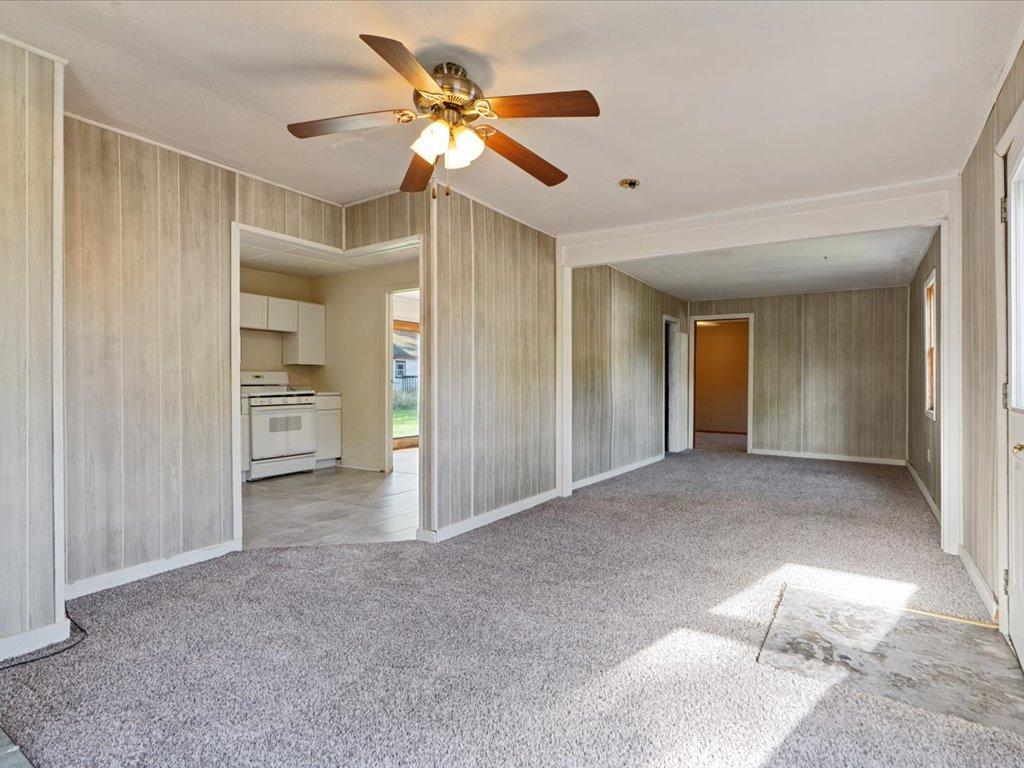 1888 single family home for sale at 924 6th Avenue NE in Brainerd, MN — 2 bed, 1 bath (photo 6 of 23)