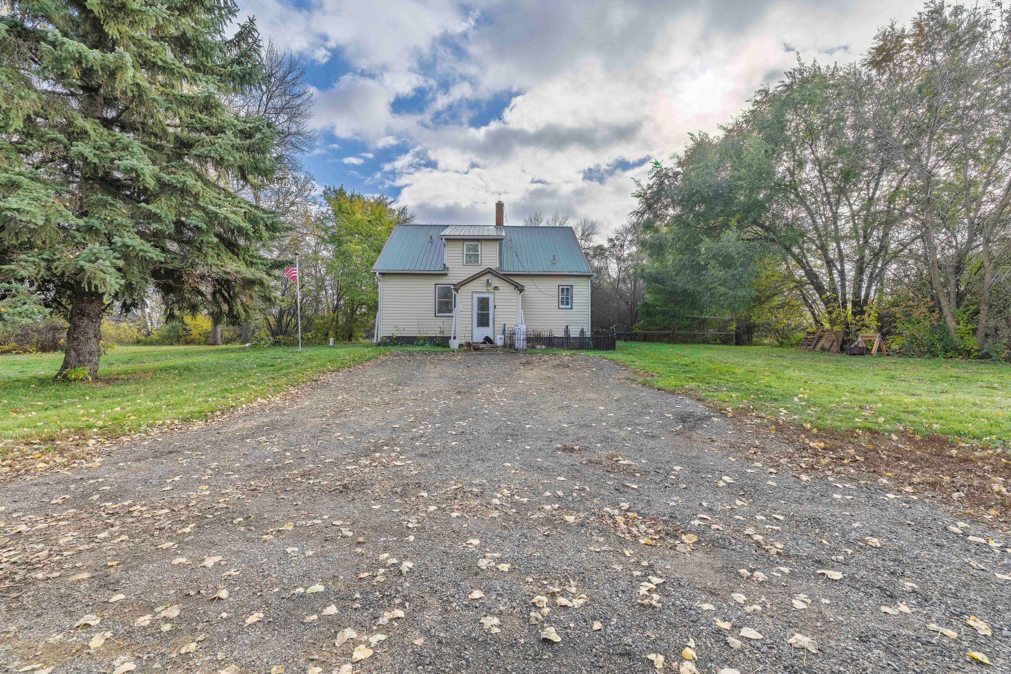 1950 single family home for sale at 2883 105th Avenue in Mahnomen, MN — 4 bed, 1 bath (photo 2 of 42)