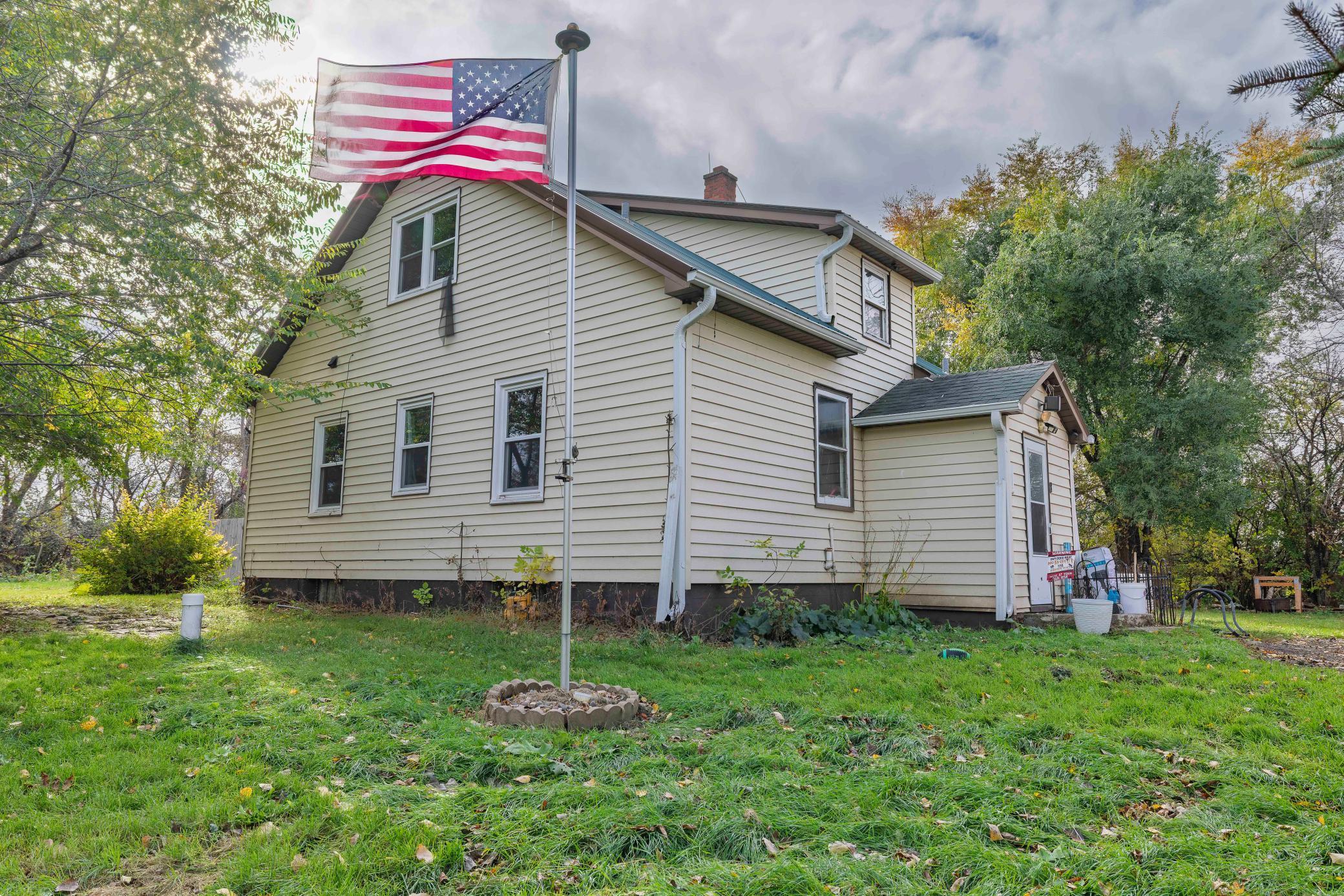 1950 single family home for sale at 2883 105th Avenue in Mahnomen, MN — 4 bed, 1 bath (photo 4 of 42)