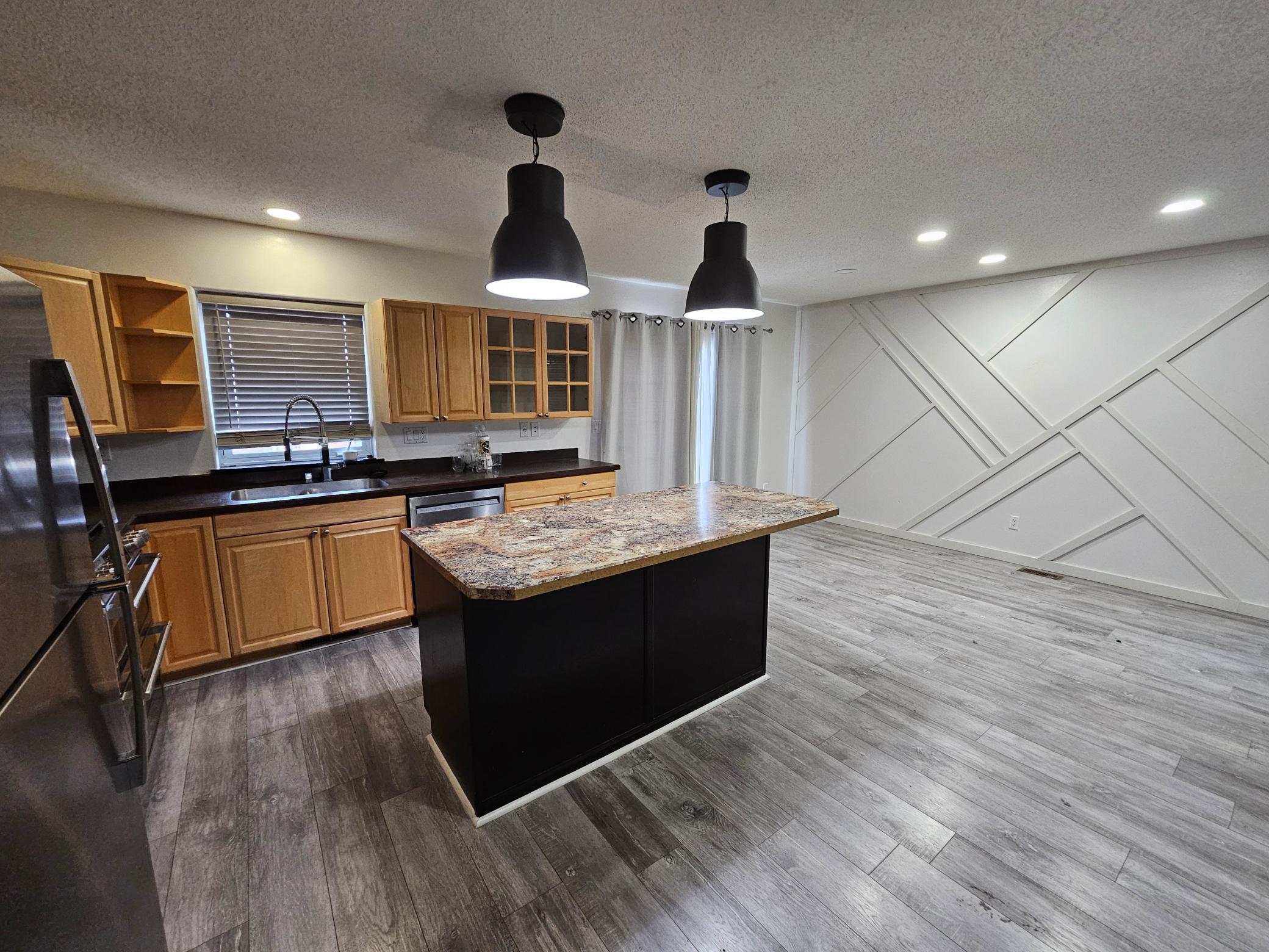 2000 single family home for sale at 1842 52nd Street S in Fargo, ND — 4 bed, 4 bath (photo 2 of 19)