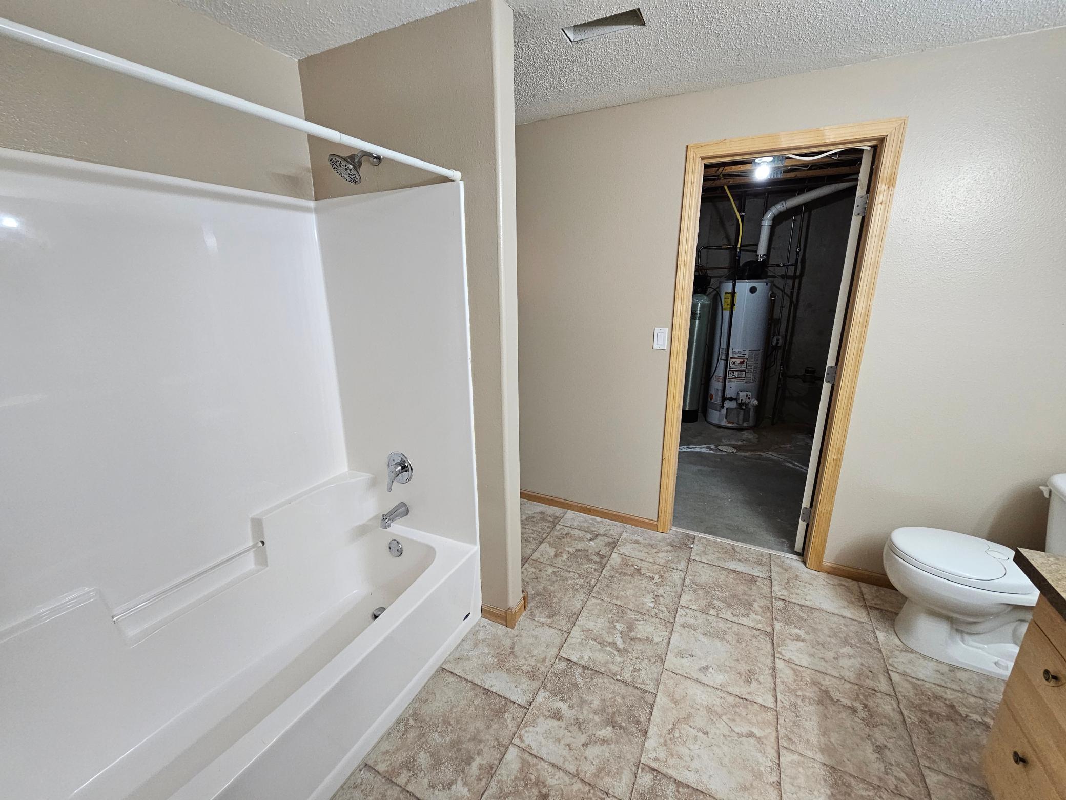 2000 single family home for sale at 1842 52nd Street S in Fargo, ND — 4 bed, 4 bath (photo 16 of 19)