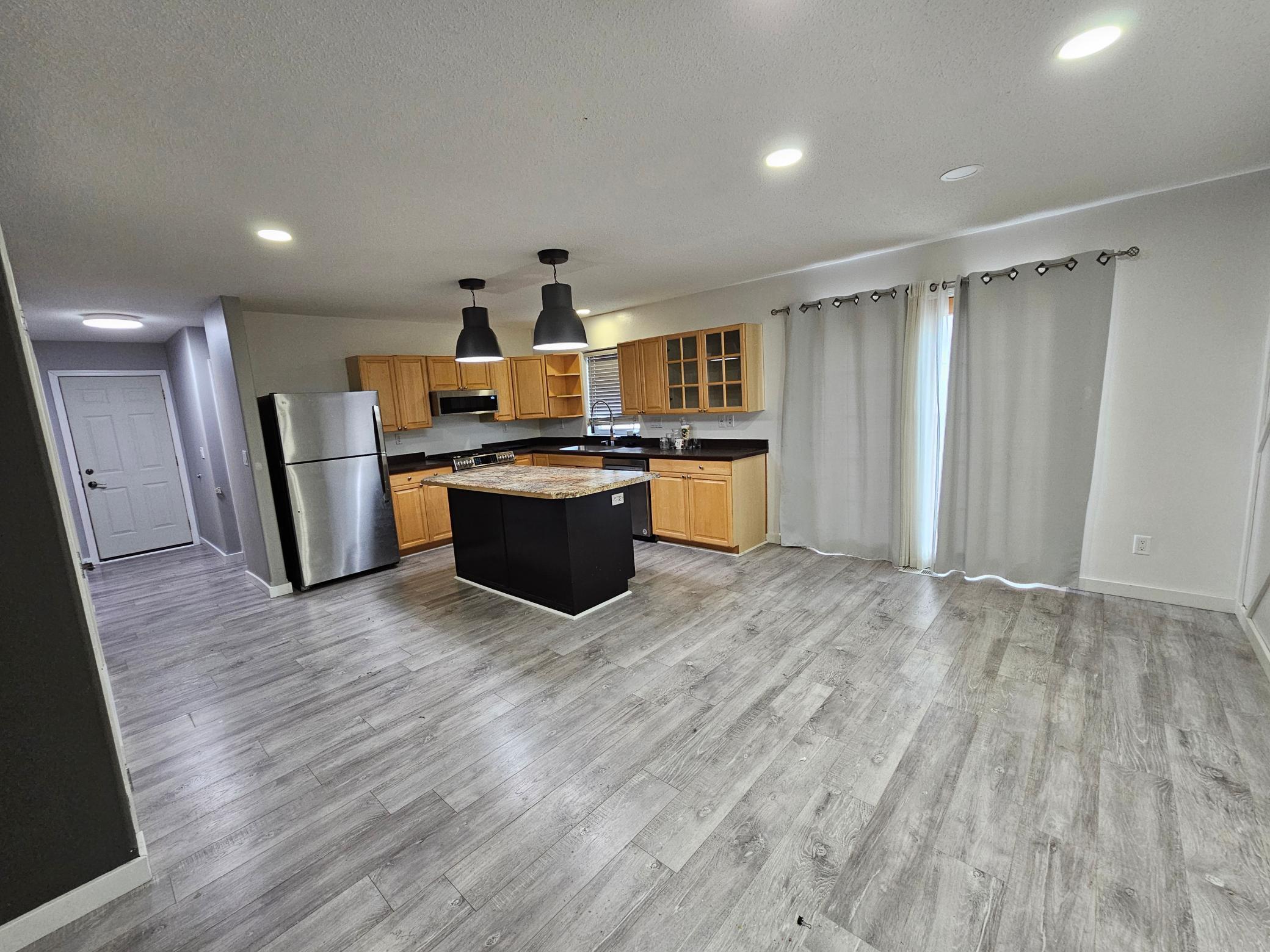 2000 single family home for sale at 1842 52nd Street S in Fargo, ND — 4 bed, 4 bath (photo 4 of 19)