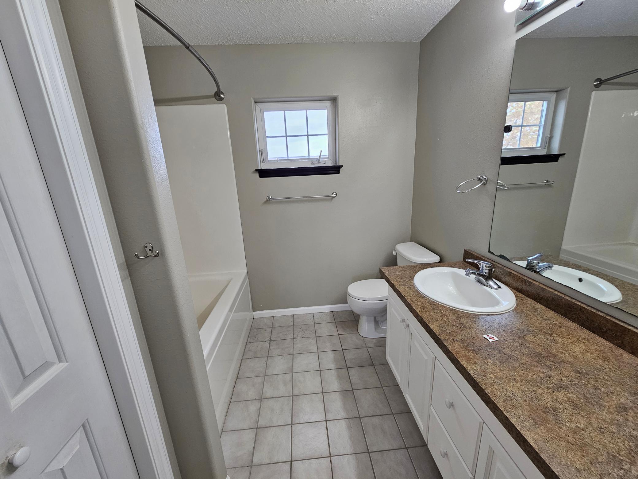 2000 single family home for sale at 1842 52nd Street S in Fargo, ND — 4 bed, 4 bath (photo 9 of 19)