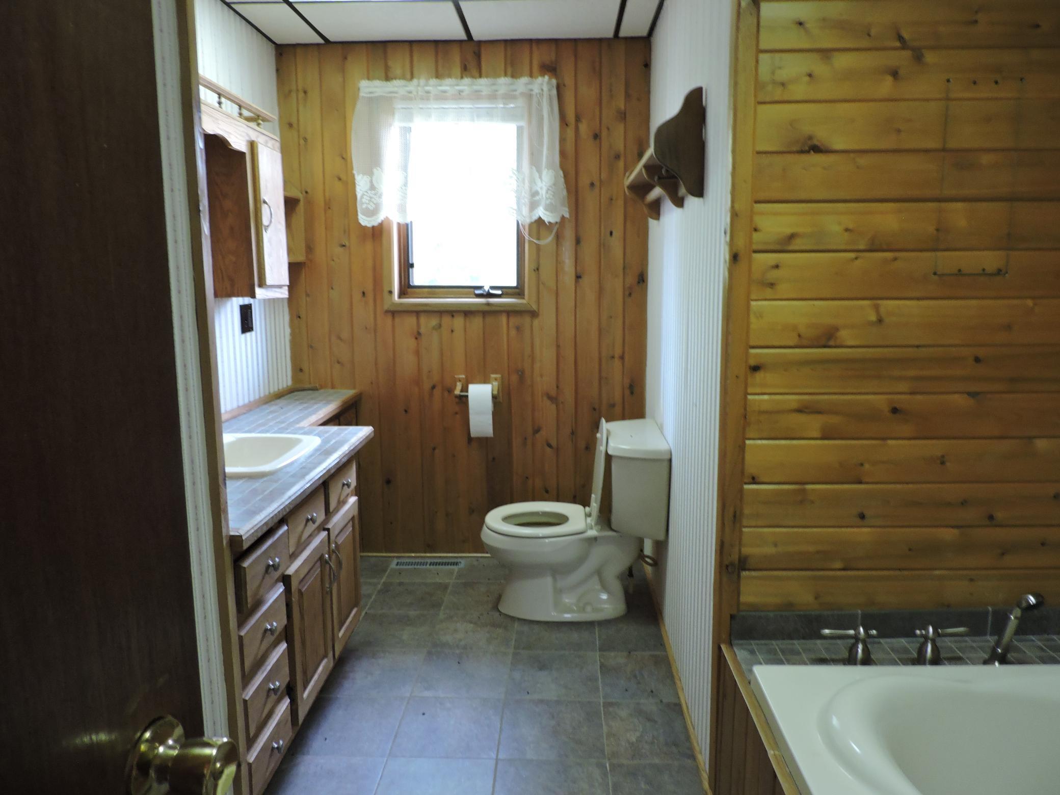 1992 single family home for sale at 26389 Reilly Beach Road in Bovey, MN — 6 bed, 4 bath (photo 12 of 37)