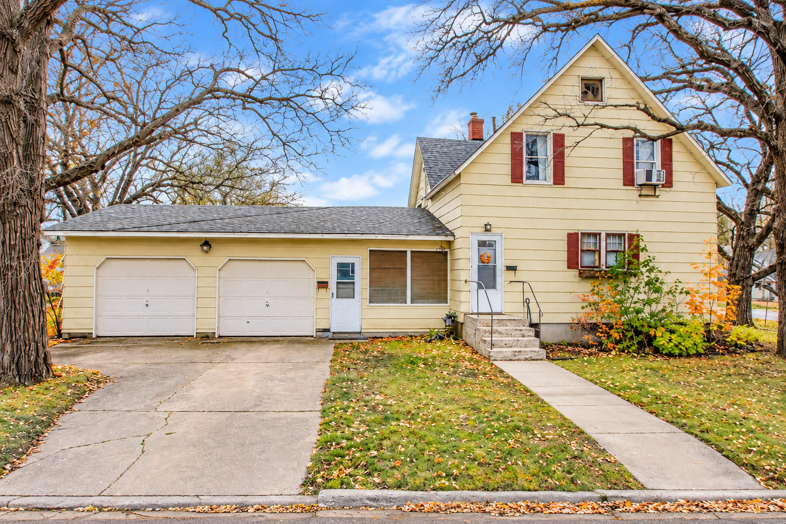 1916 duplex for sale at 1101 Jefferson Street in Alexandria, MN — 1 bed, 1 bath