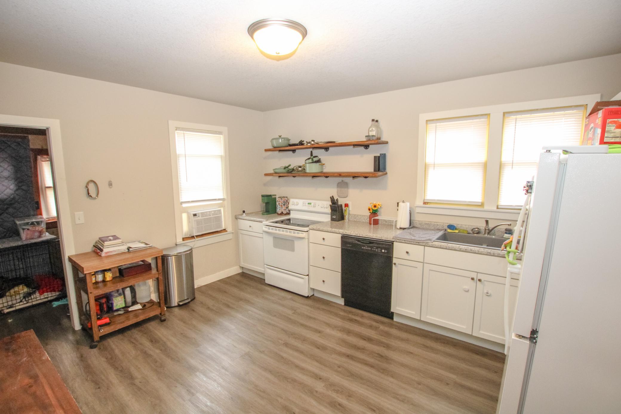 1916 duplex for sale at 1101 Jefferson Street in Alexandria, MN — 1 bed, 1 bath (photo 13 of 26)