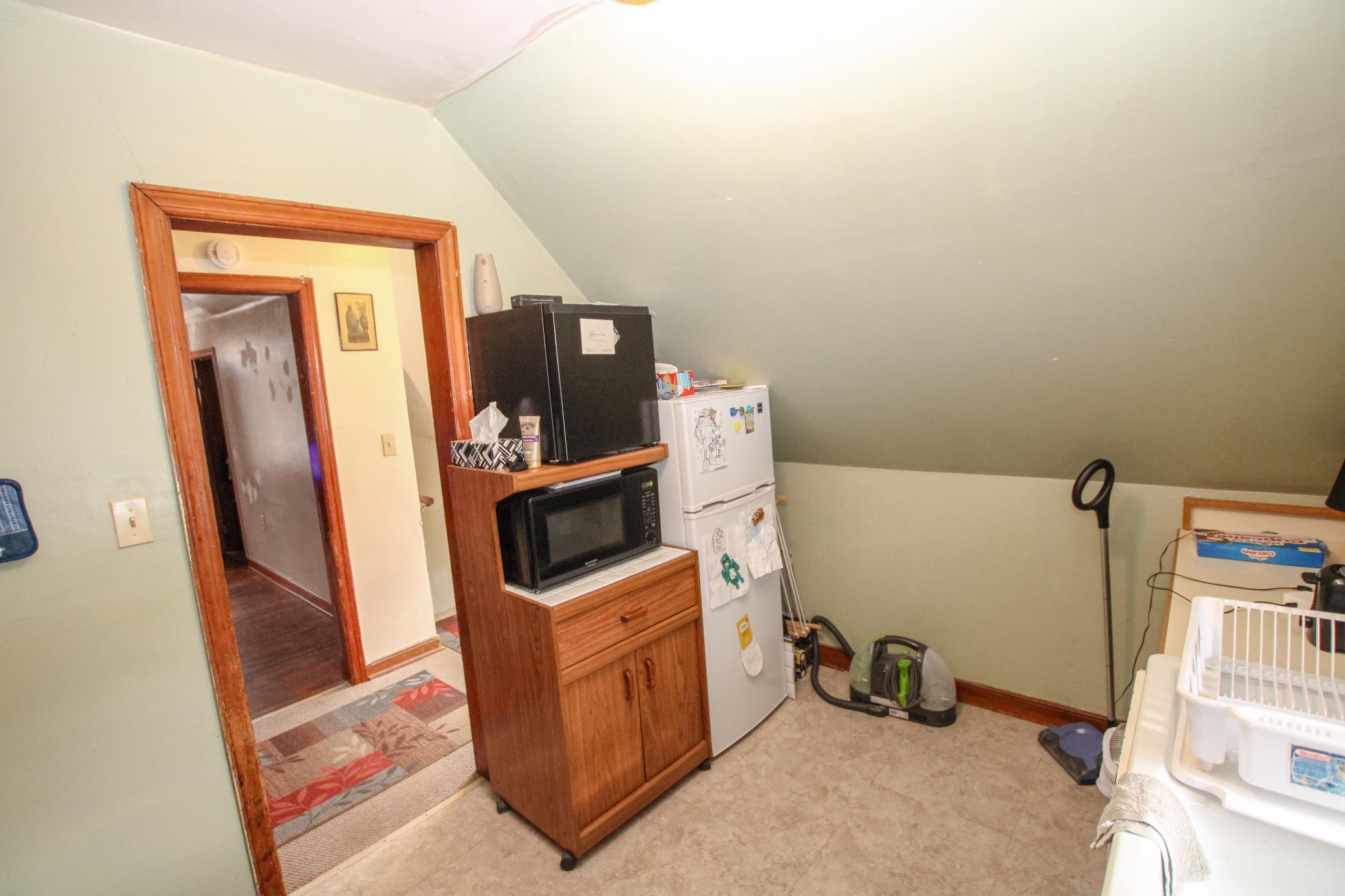 1916 duplex for sale at 1101 Jefferson Street in Alexandria, MN — 1 bed, 1 bath (photo 23 of 26)