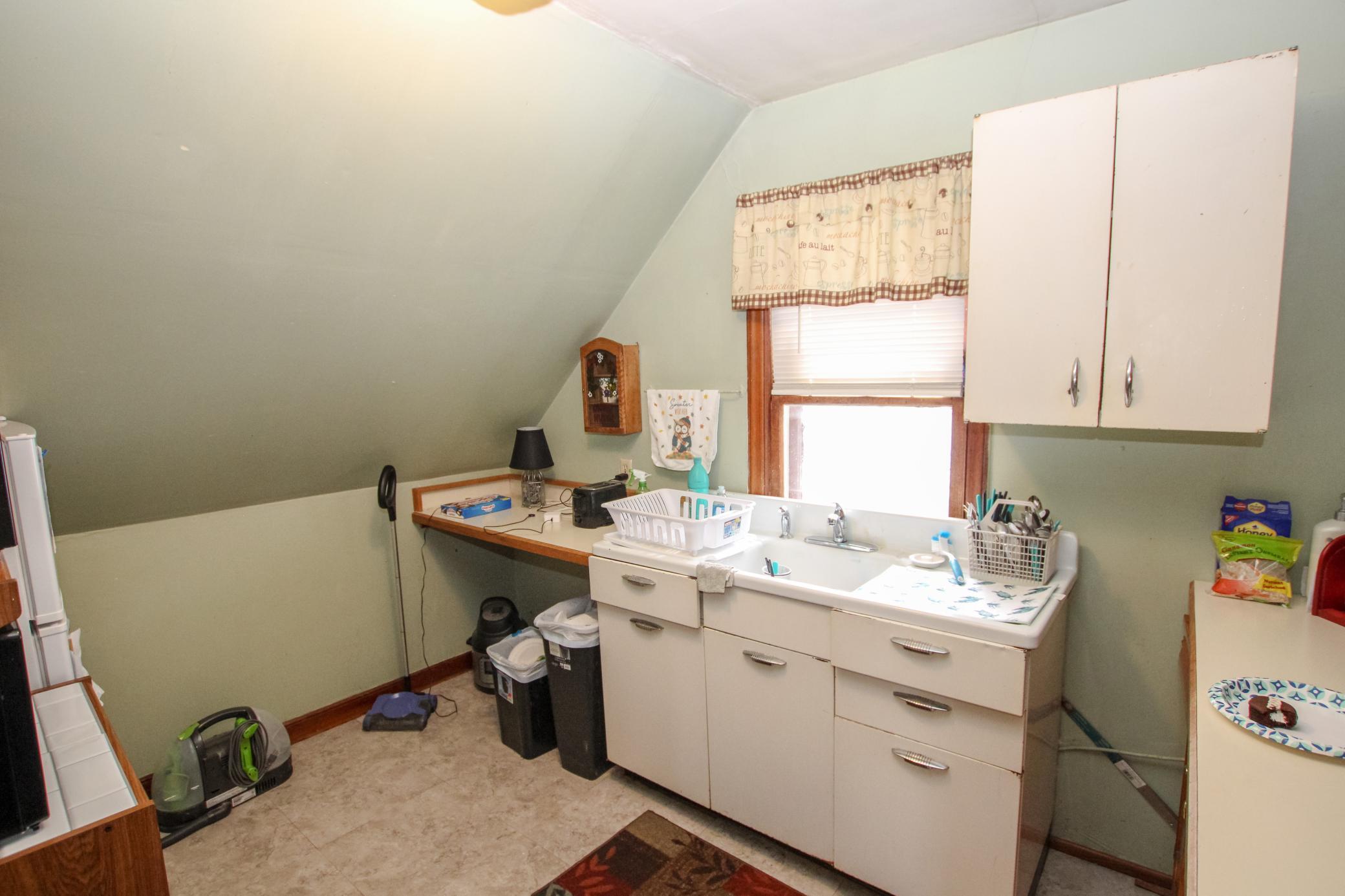 1916 duplex for sale at 1101 Jefferson Street in Alexandria, MN — 1 bed, 1 bath (photo 25 of 26)