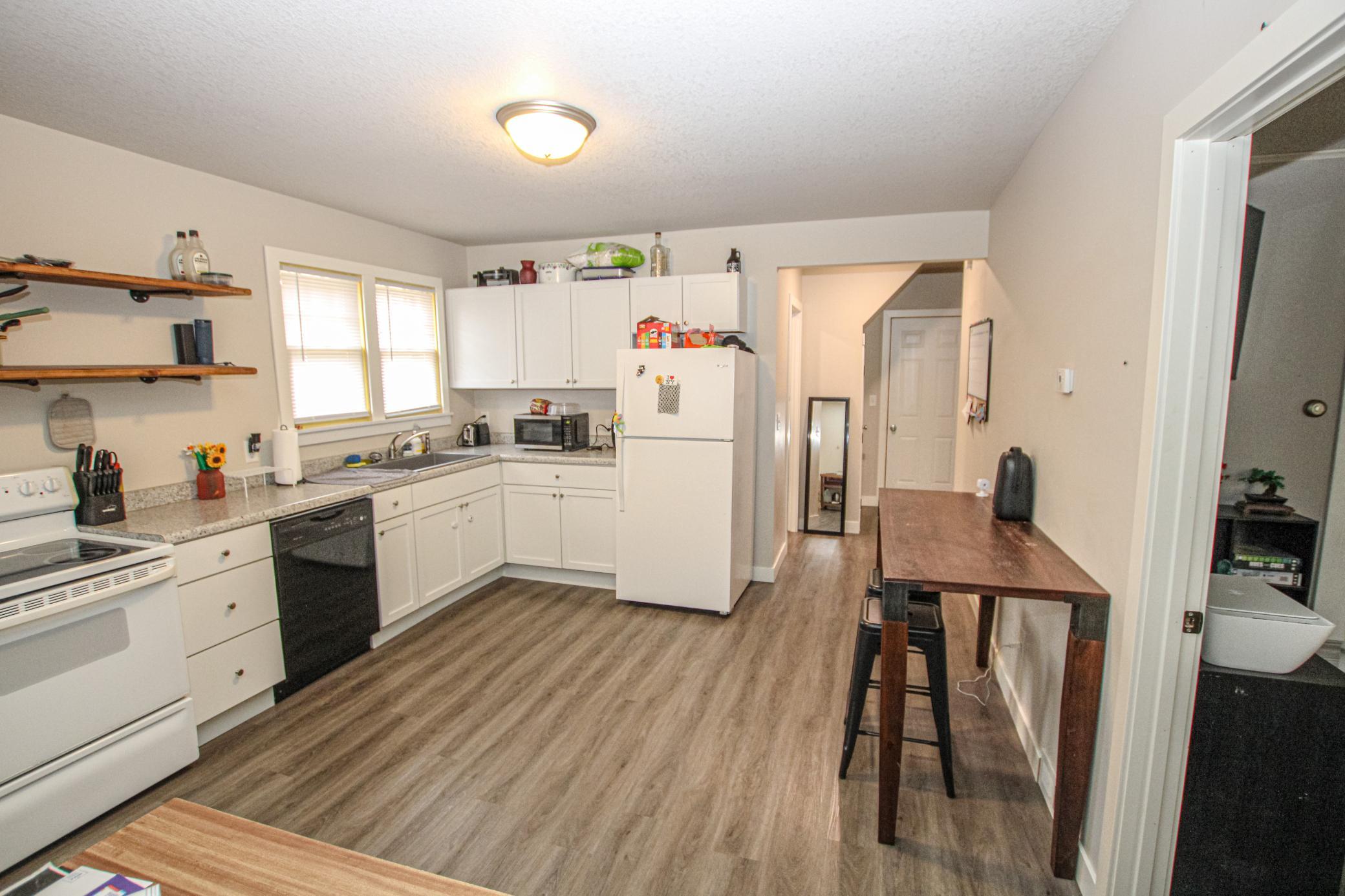 1916 duplex for sale at 1101 Jefferson Street in Alexandria, MN — 1 bed, 1 bath (photo 7 of 26)