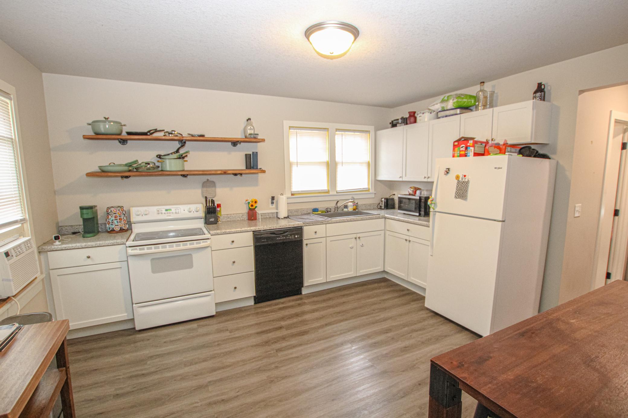 1916 duplex for sale at 1101 Jefferson Street in Alexandria, MN — 1 bed, 1 bath (photo 8 of 26)