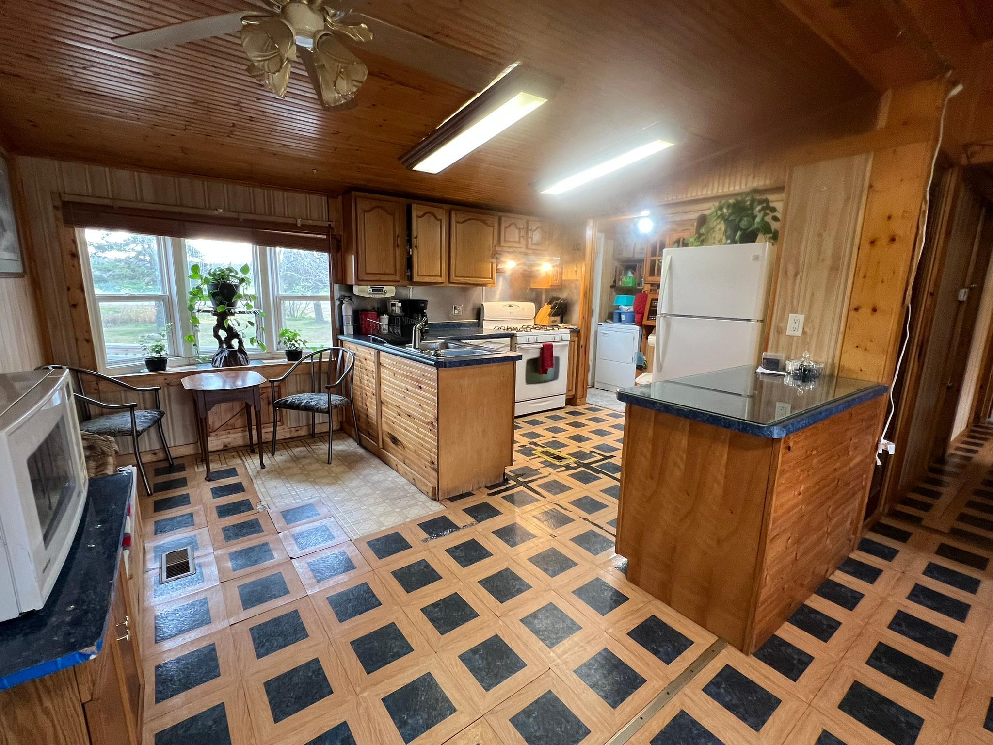 1987 single family home for sale at 10038 County Road 8 in Brainerd, MN — 3 bed, 2 bath (photo 12 of 24)
