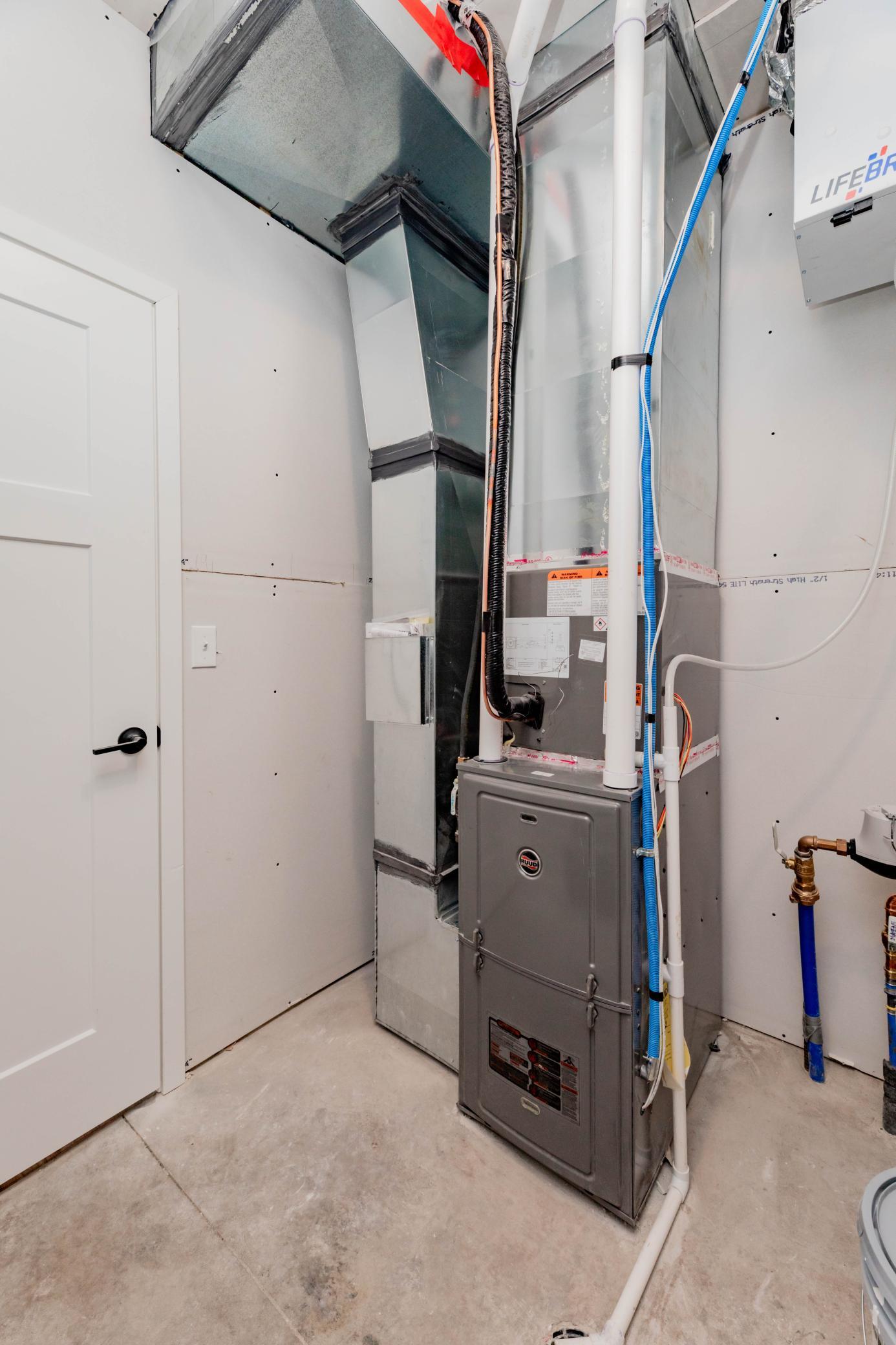2026 single family home for sale at 407 16th Street NE in Dilworth, MN — 2 bed, 2 bath (photo 13 of 31)