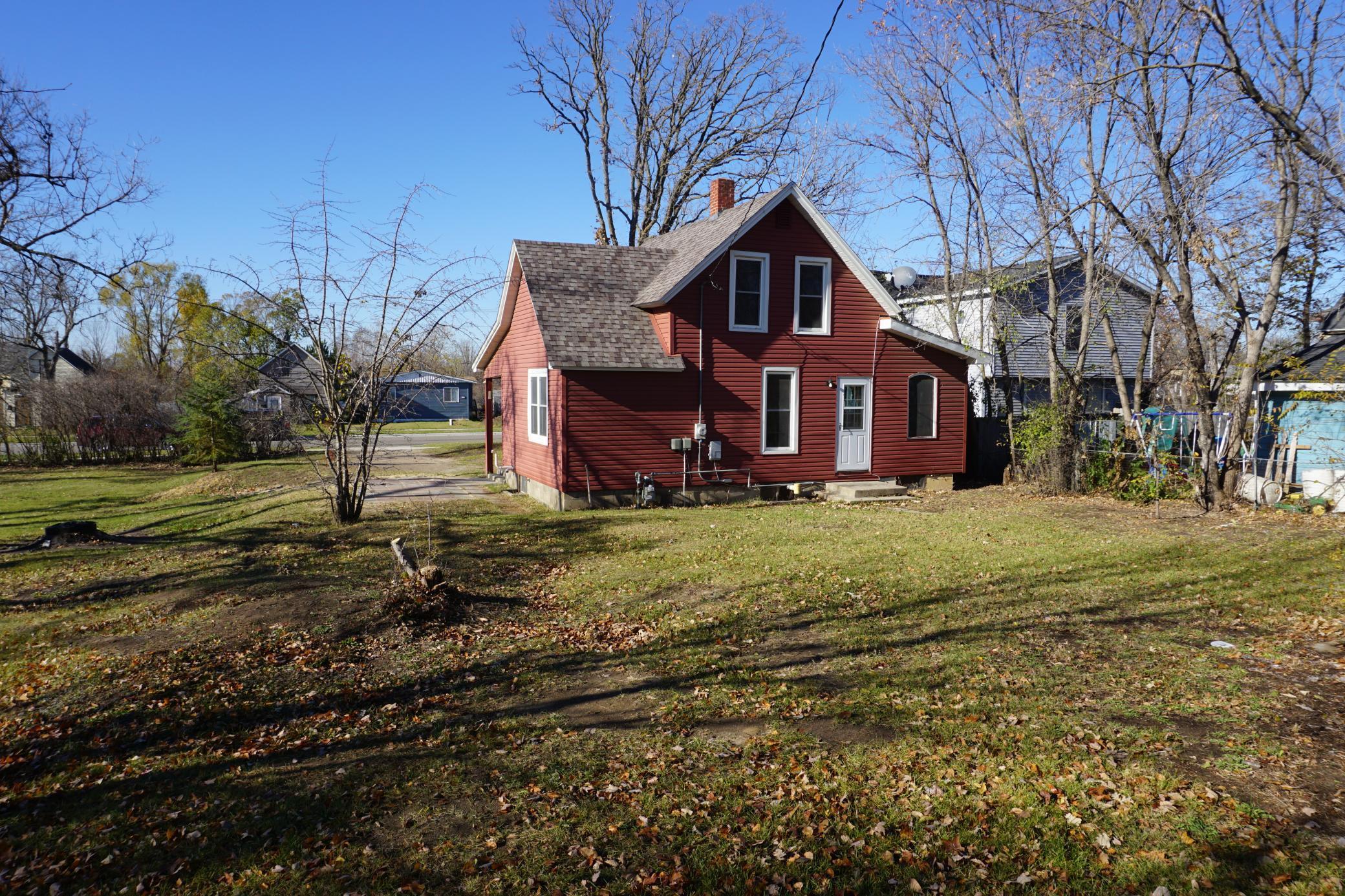 1910 single family home for sale at 820 Mississippi Avenue NW in Bemidji, MN — 4 bed, 1 bath (photo 18 of 19)