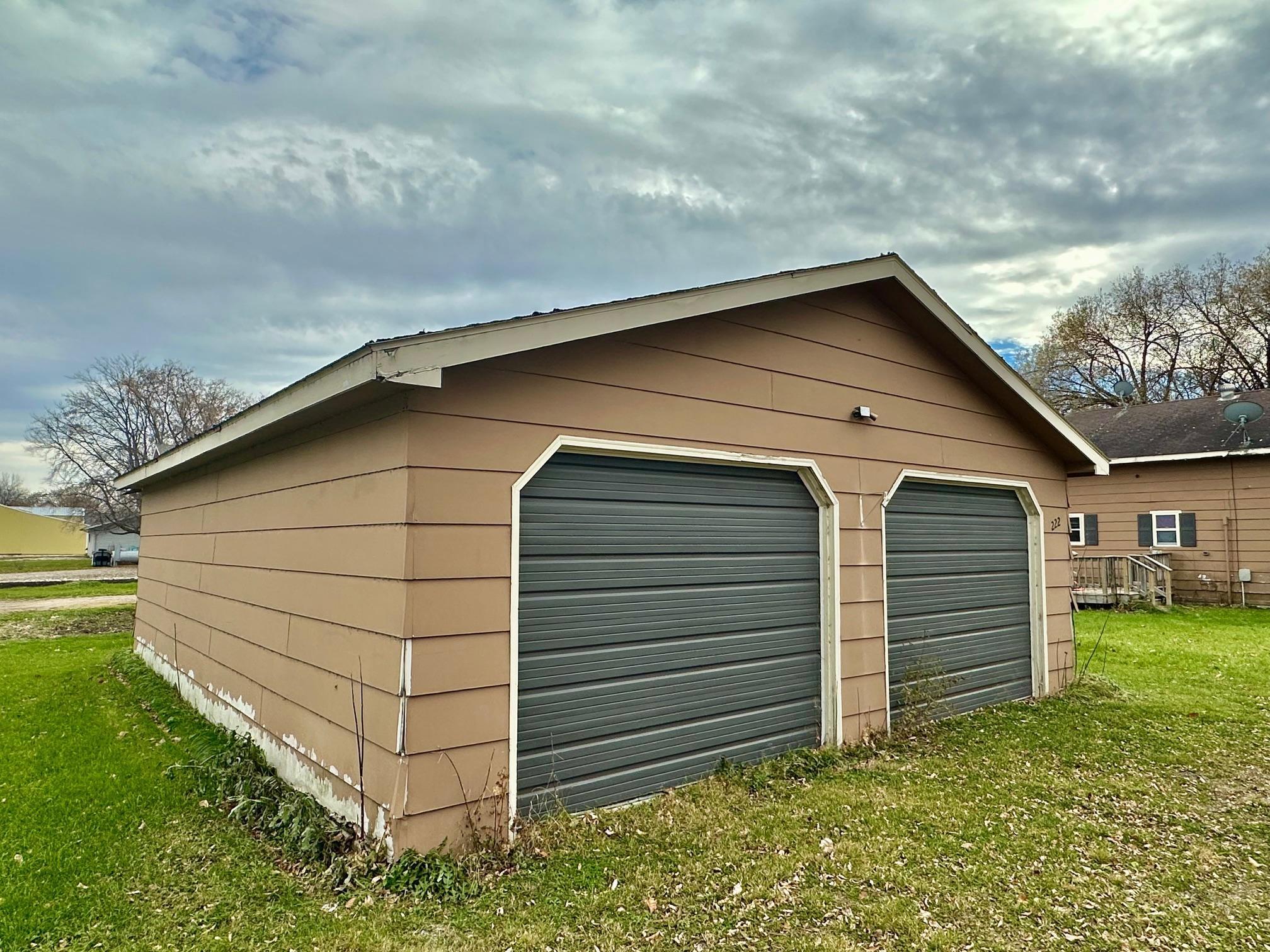 1940 single family home for sale at 222 W Woodrow Street in Grygla, MN — 3 bed, 1 bath (photo 2 of 7)