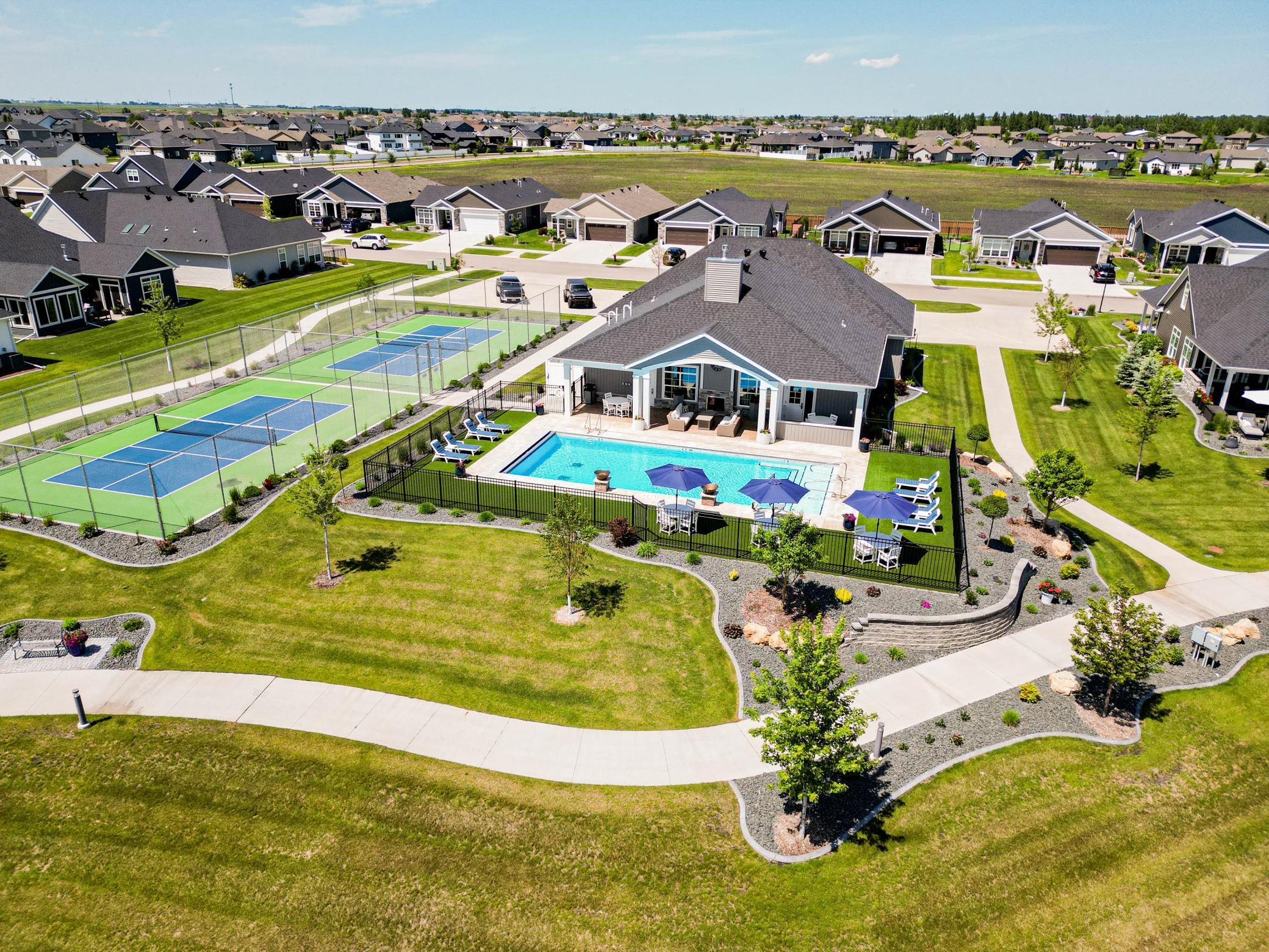 2025 single family home for sale at 6525 Sun Valley Boulevard in Horace, ND — 2 bed, 2 bath (photo 17 of 43)