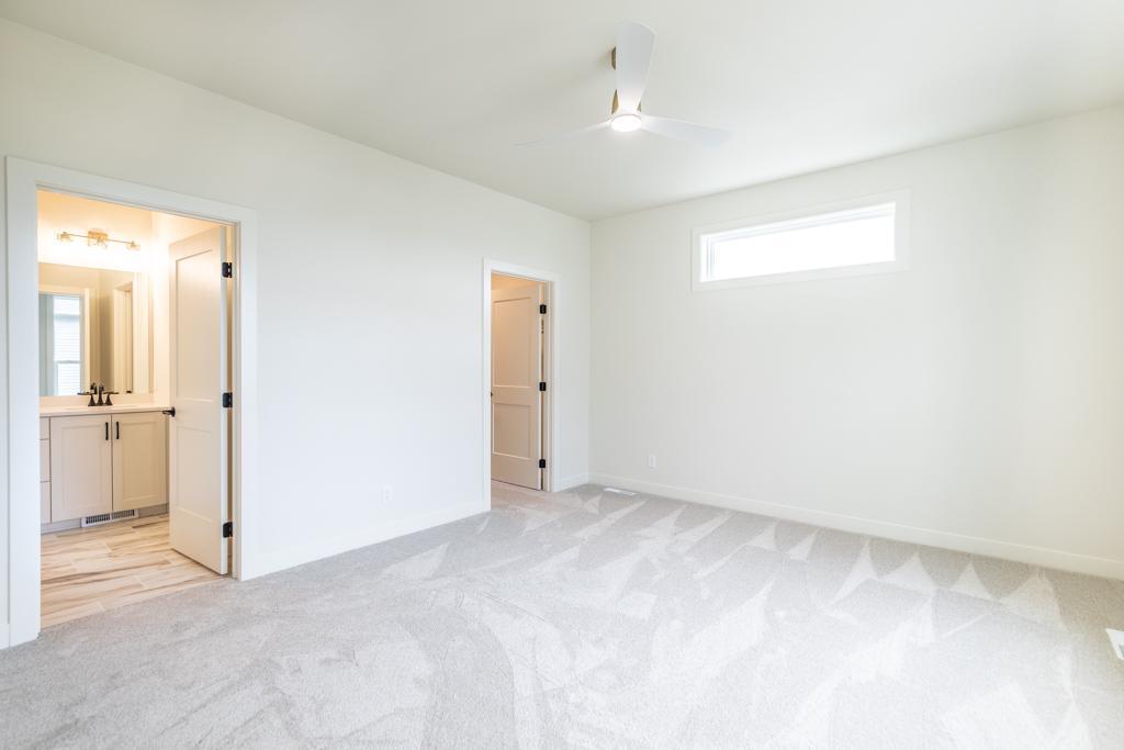 2025 single family home for sale at 6525 Sun Valley Boulevard in Horace, ND — 2 bed, 2 bath (photo 37 of 43)