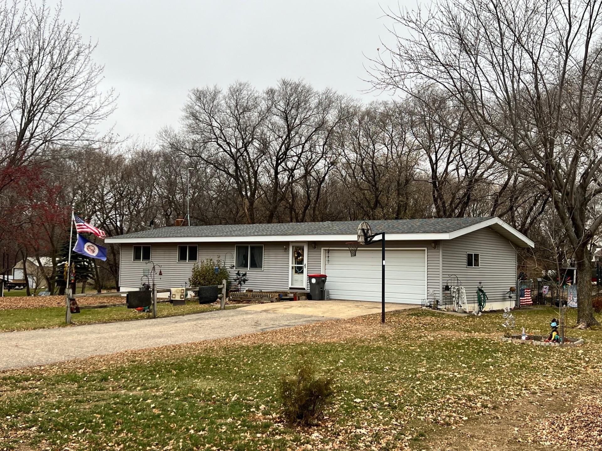 1977 single family home for sale at 8042 Meades Addn Drive SE in Alexandria, MN — 3 bed, 2 bath (photo 2 of 24)