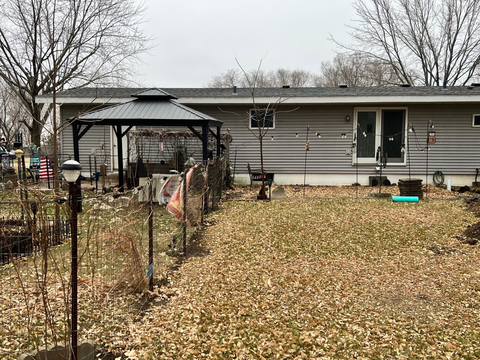 1977 single family home for sale at 8042 Meades Addn Drive SE in Alexandria, MN — 3 bed, 2 bath (photo 4 of 24)