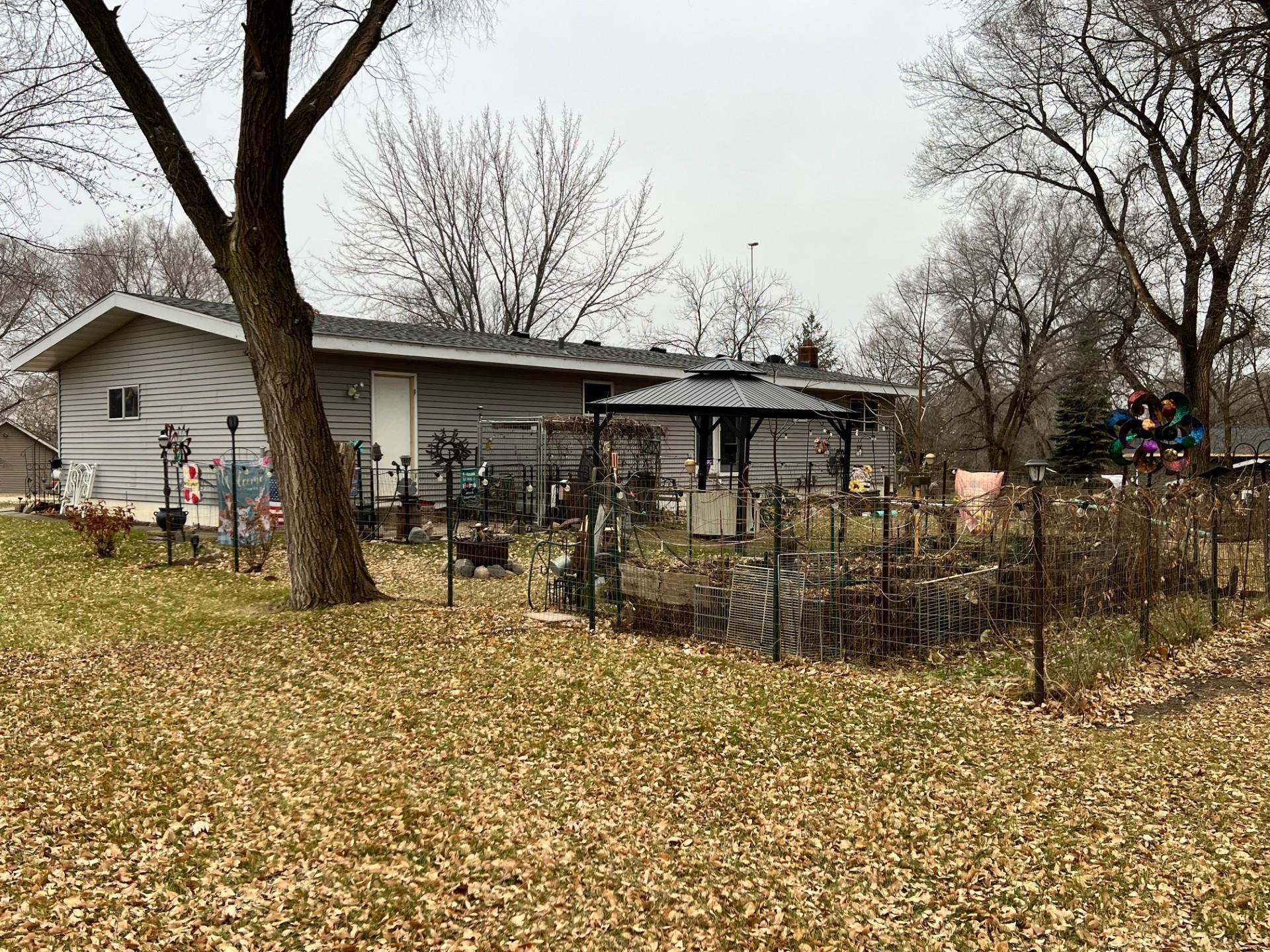 1977 single family home for sale at 8042 Meades Addn Drive SE in Alexandria, MN — 3 bed, 2 bath (photo 5 of 24)