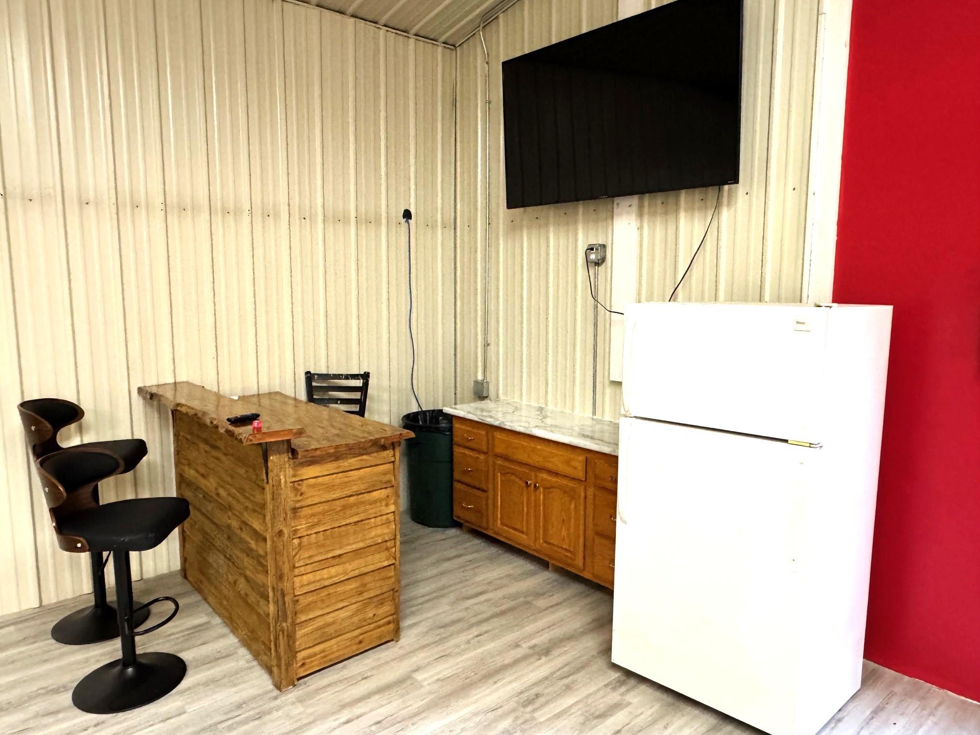 2002 single family home for sale at 2736 Oak Loop NW in Baudette, MN — 2 bed, 1 bath (photo 4 of 11)