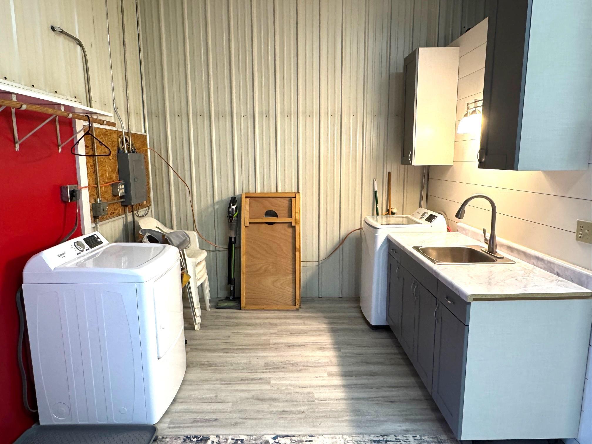2002 single family home for sale at 2736 Oak Loop NW in Baudette, MN — 2 bed, 1 bath (photo 5 of 11)