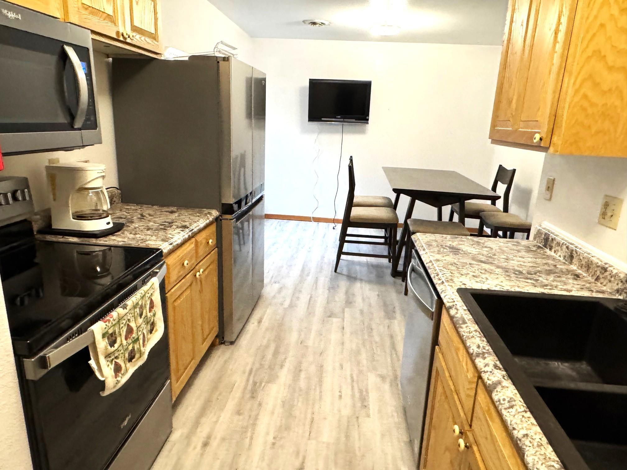 2002 single family home for sale at 2736 Oak Loop NW in Baudette, MN — 2 bed, 1 bath (photo 8 of 11)