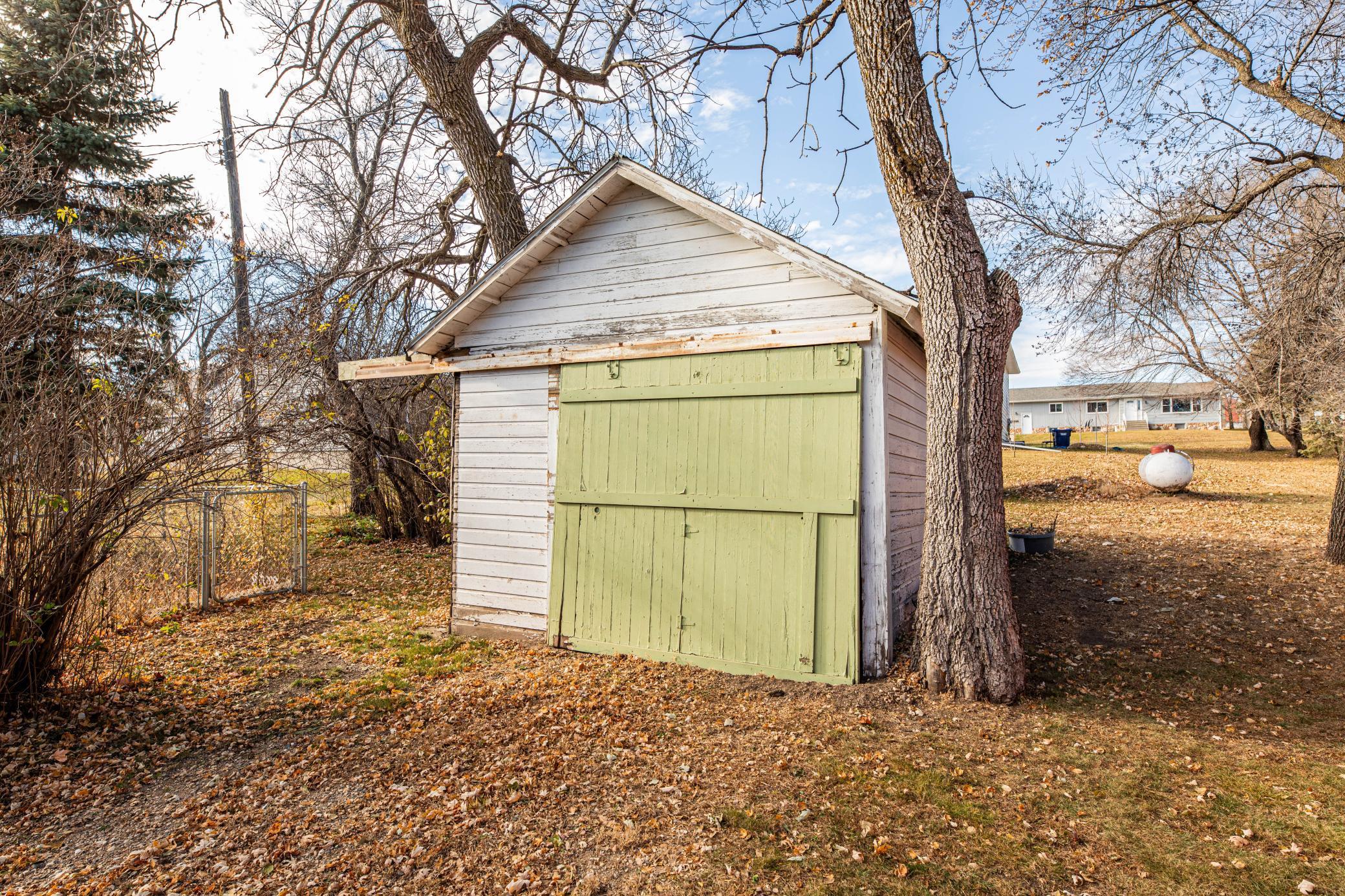 608 Ash Street, Lisbon ND 58054 - Photo 4 of 34