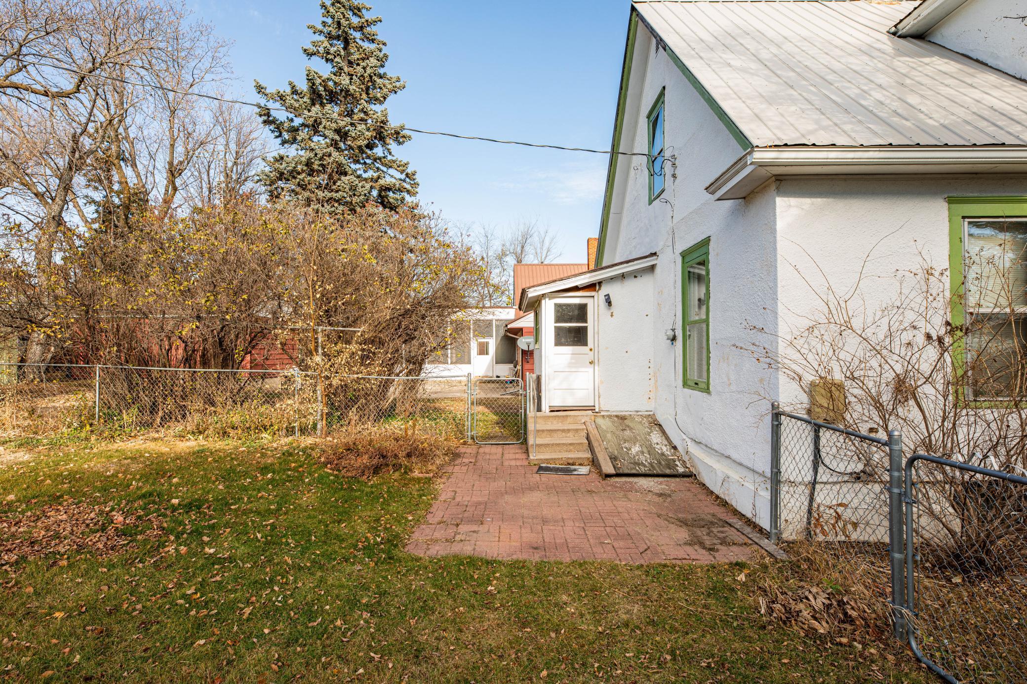 608 Ash Street, Lisbon ND 58054 - Photo 8 of 34