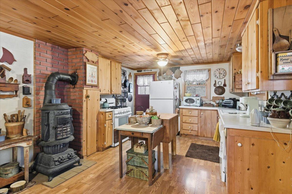 1957 single family home for sale at 2170 County Road 5 NW in Hackensack, MN — 2 bed, 1 bath (photo 4 of 64)