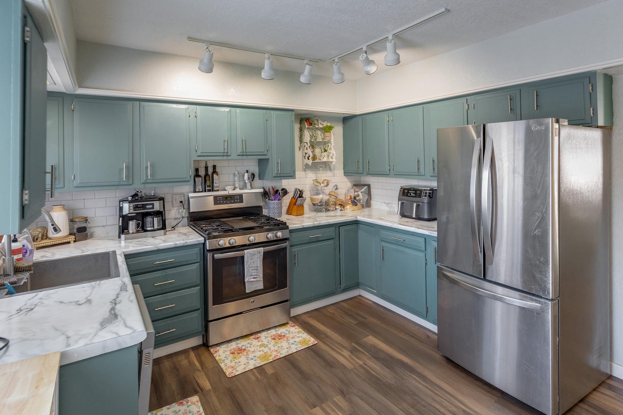 1905 single family home for sale at 839 Bluff Avenue in Brainerd, MN — 4 bed, 2 bath (photo 7 of 49)