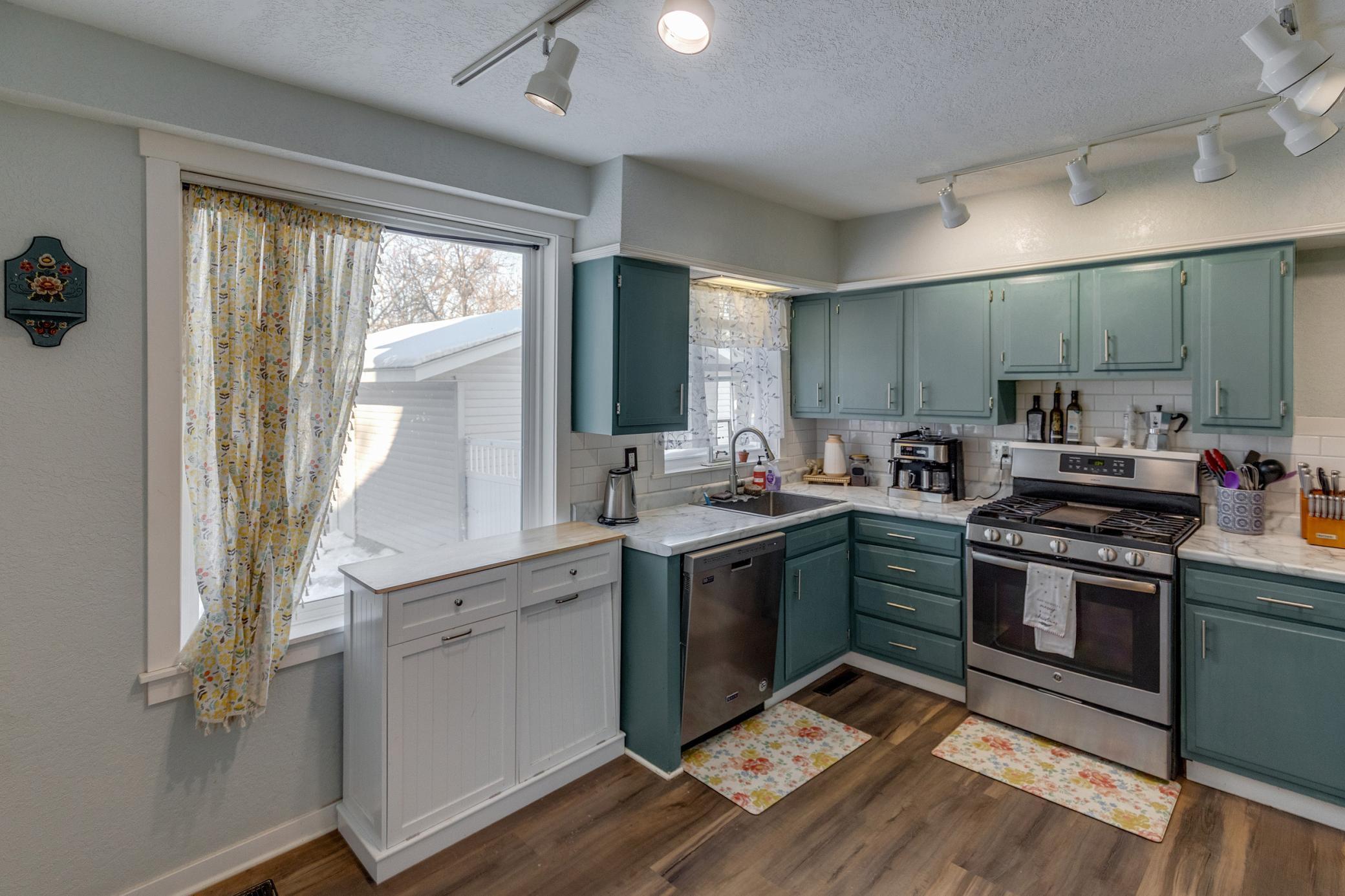 1905 single family home for sale at 839 Bluff Avenue in Brainerd, MN — 4 bed, 2 bath (photo 9 of 49)